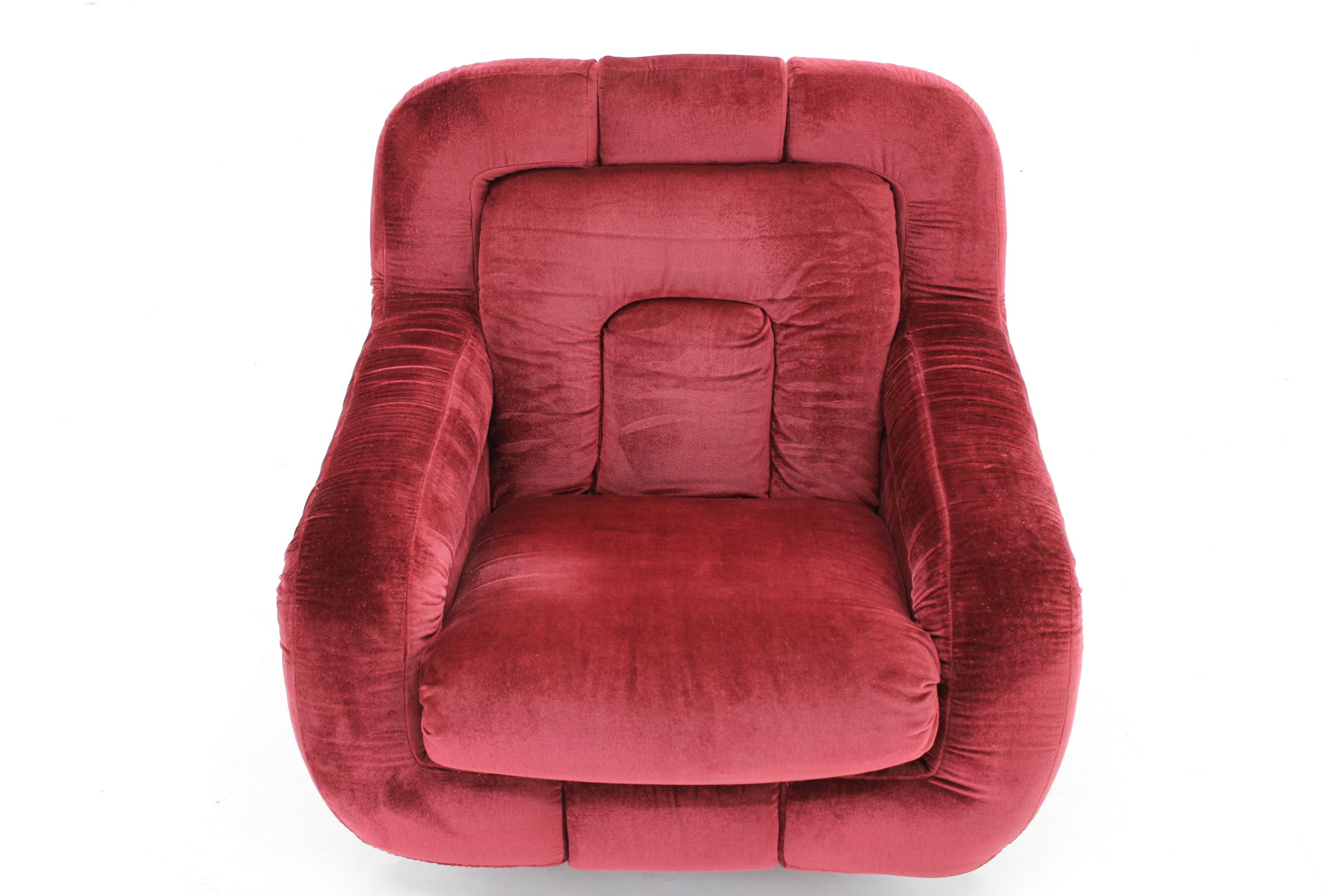 Mid-Century Modern 1970 Armchair in Red Velvet, Italy  For Sale