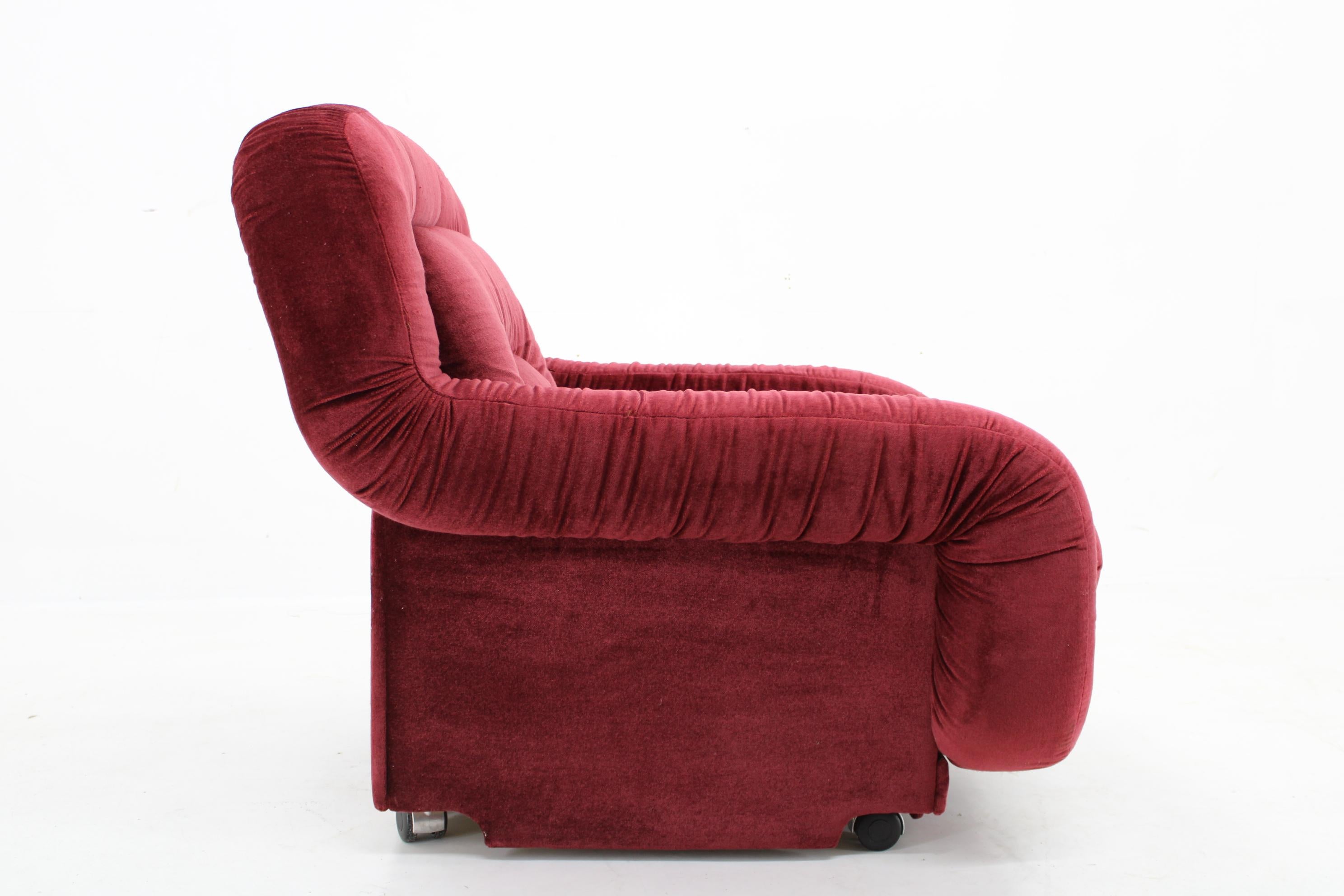 Italian 1970 Armchair in Red Velvet, Italy  For Sale
