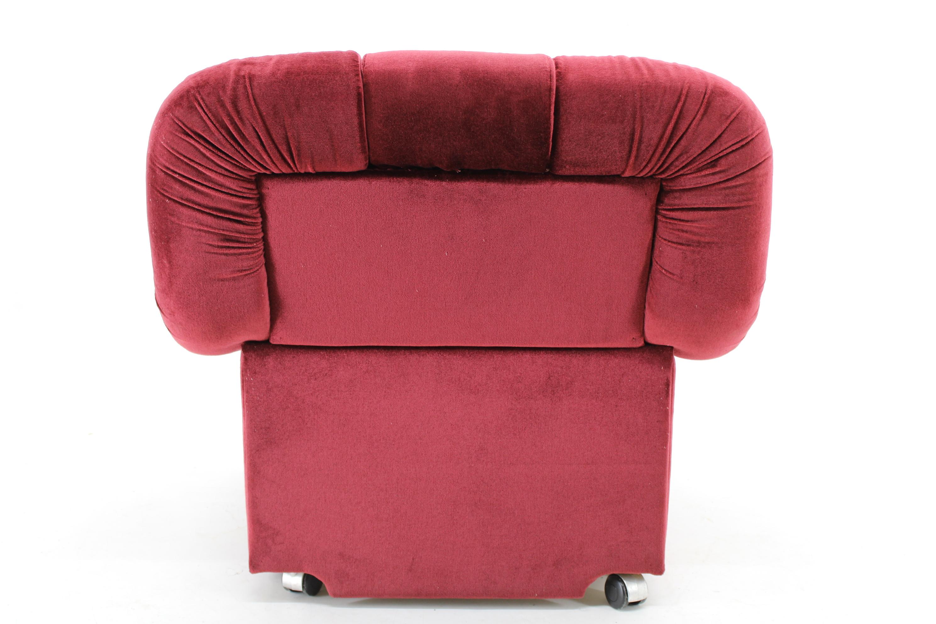 Late 20th Century 1970 Armchair in Red Velvet, Italy  For Sale