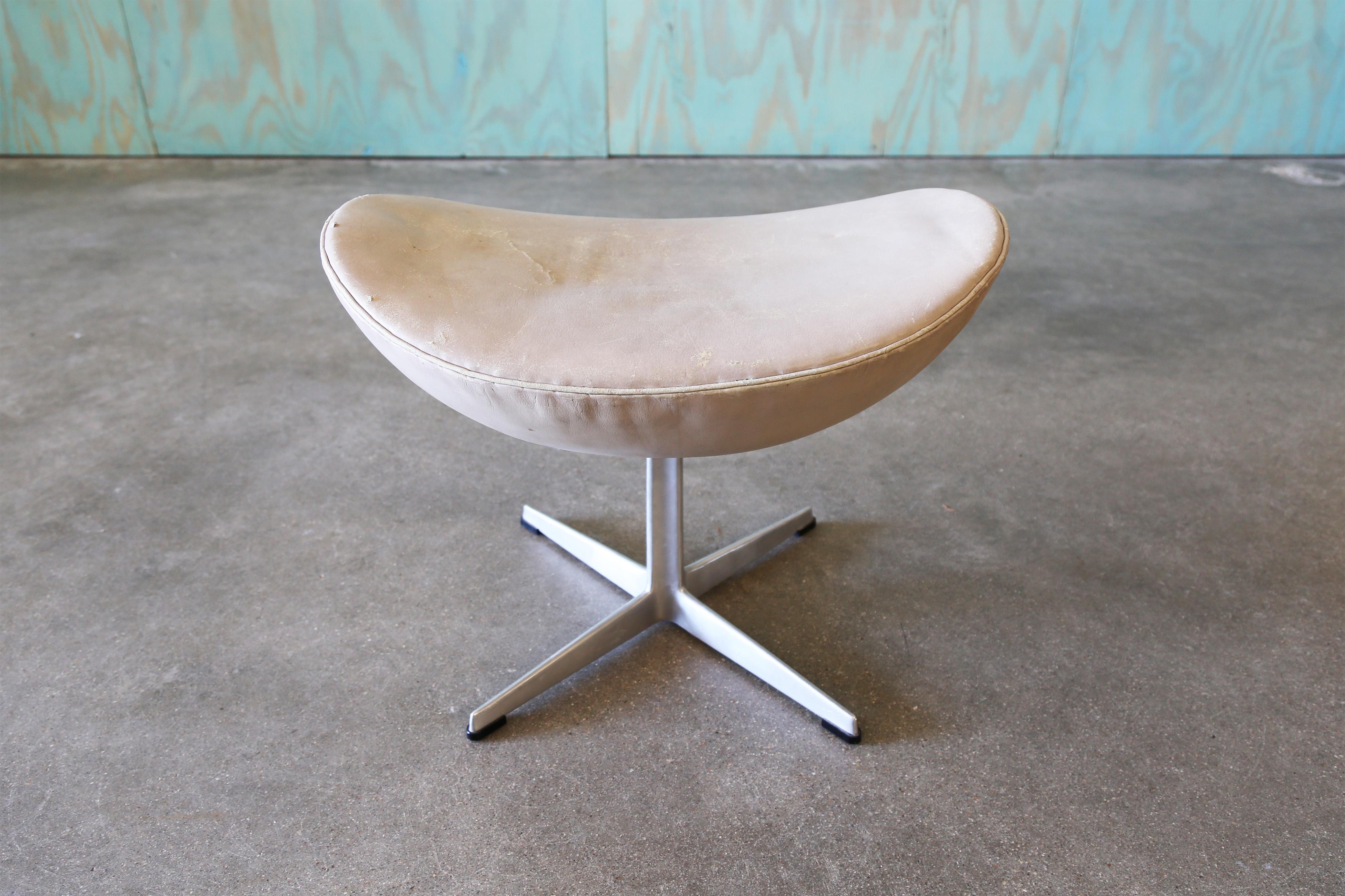 1970 Arne Jacobsen für Fritz Hansen Ei Ottomane Dänisch Mid Century Modern (Ende des 20. Jahrhunderts) im Angebot