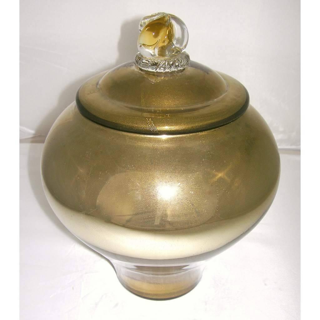 Antique elegant blown Murano glass centerpiece, urn with cover of Art Deco design worked with pure gold overlaid in crystal clear of high quality with diamond like reflections, the interior finished in black. The lid of this potiche is refined with