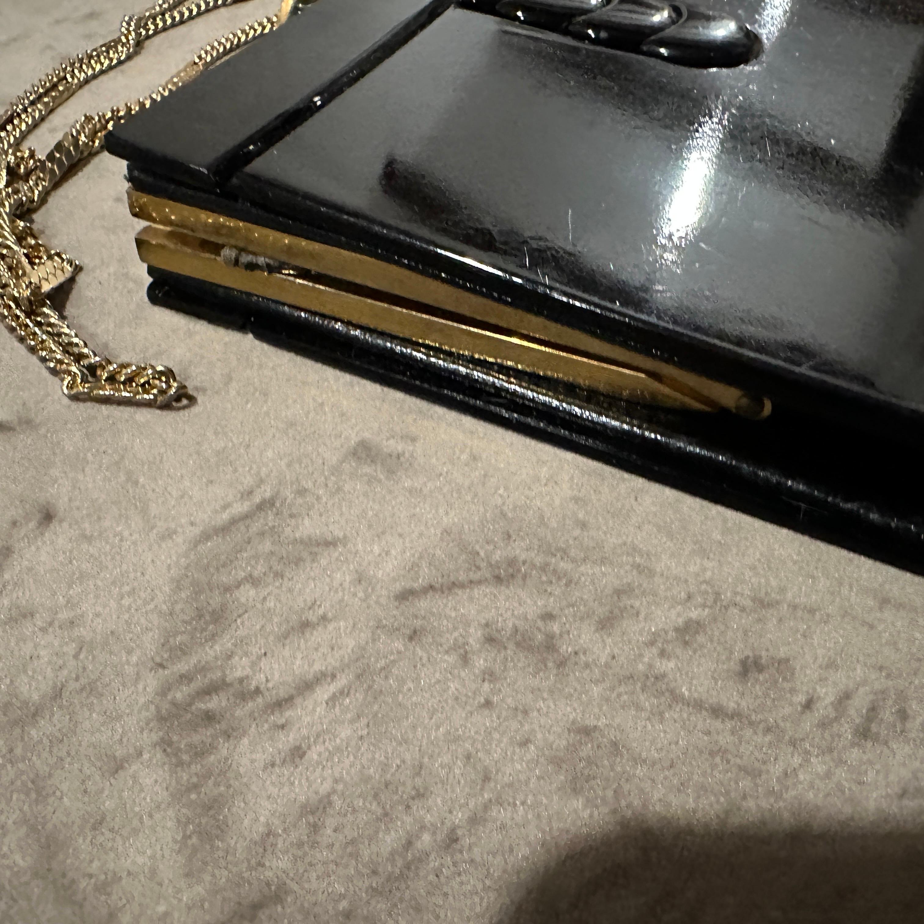 1970 Borsa a tracolla italiana in bachelite nera e ottone dorato in stile Art Deco in vendita 5