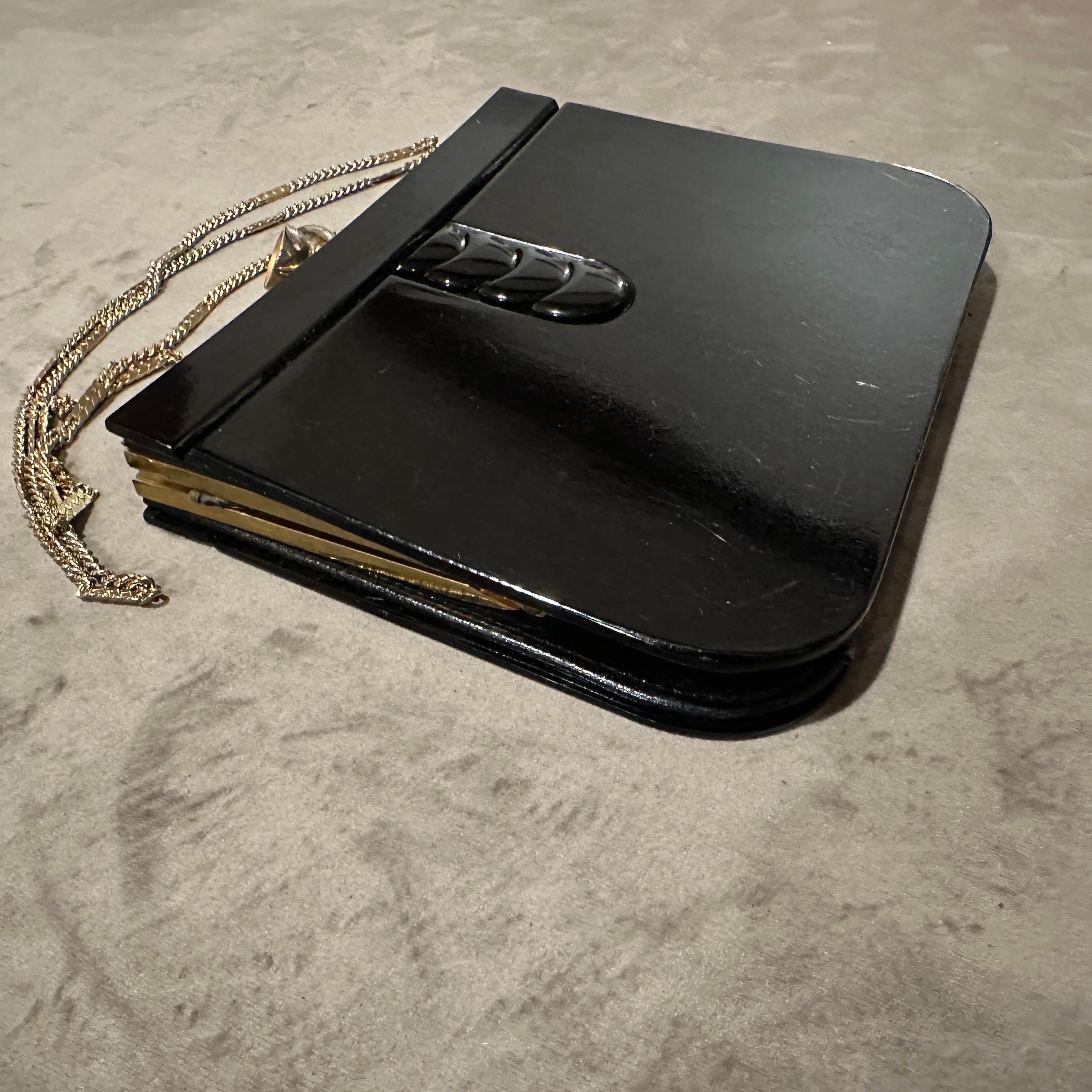 1970 Borsa a tracolla italiana in bachelite nera e ottone dorato in stile Art Deco in vendita 6