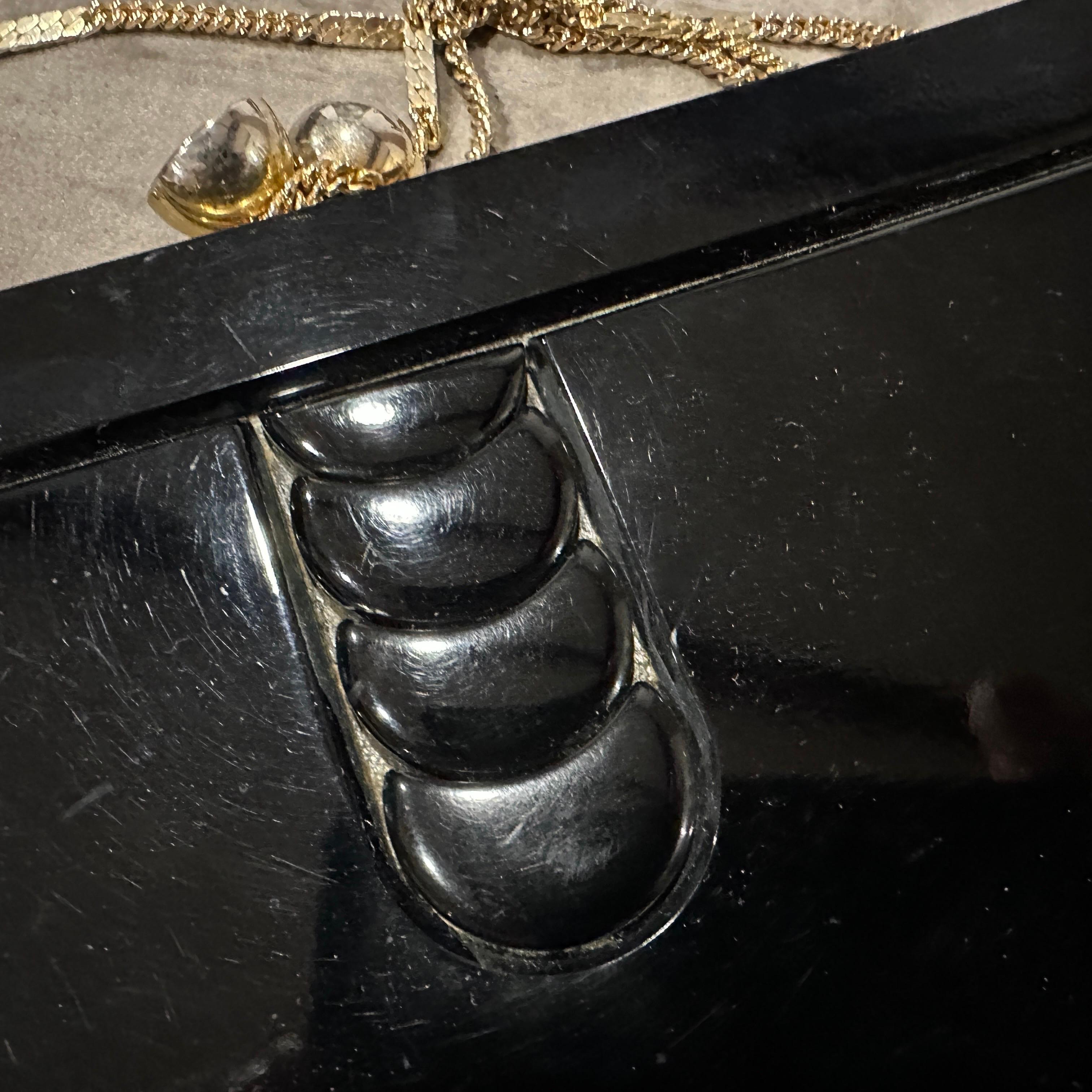 1970 Borsa a tracolla italiana in bachelite nera e ottone dorato in stile Art Deco In condizioni ottime in vendita a Aci Castello, IT