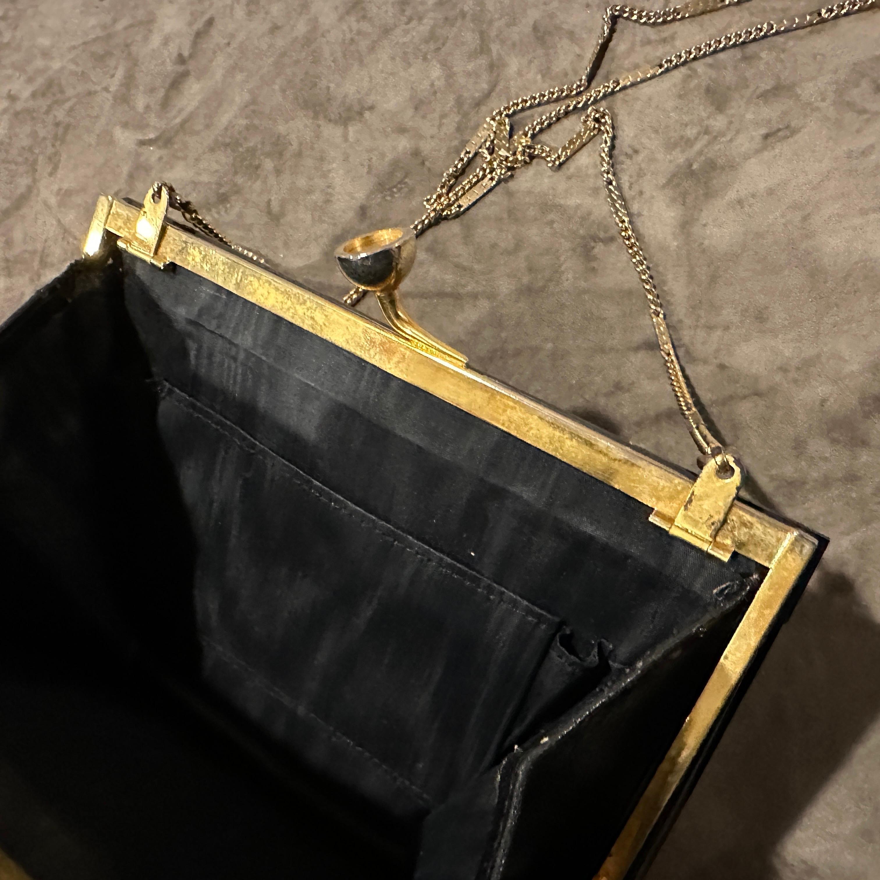 1970 Borsa a tracolla italiana in bachelite nera e ottone dorato in stile Art Deco in vendita 4
