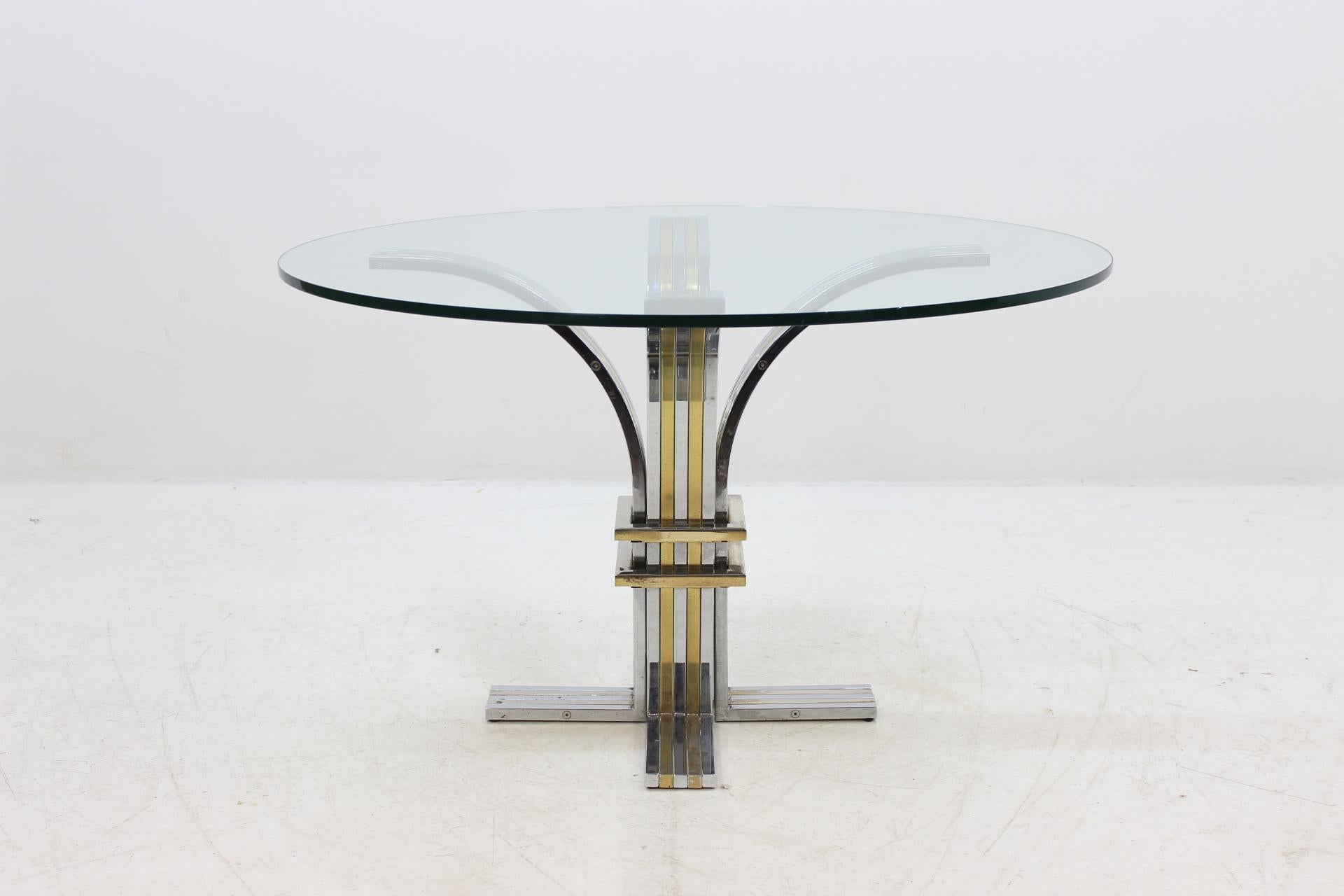 Very nice sculptural dining table made by Banci and Firenze, Italy, 1970. This table base was made of square tubular bent pipes in chrome and brass, fixed together with a large glass top on it. High quality table and very well made piece of Italian