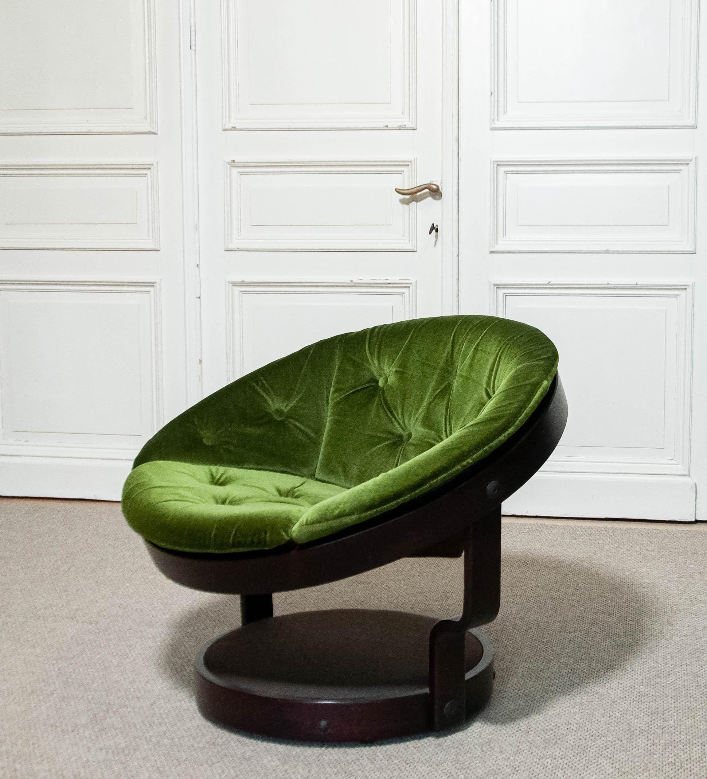 1970 Bentwood Swivel Chair Model 'Convair' In Green Velvet by Oddmund Vad For Sale 4