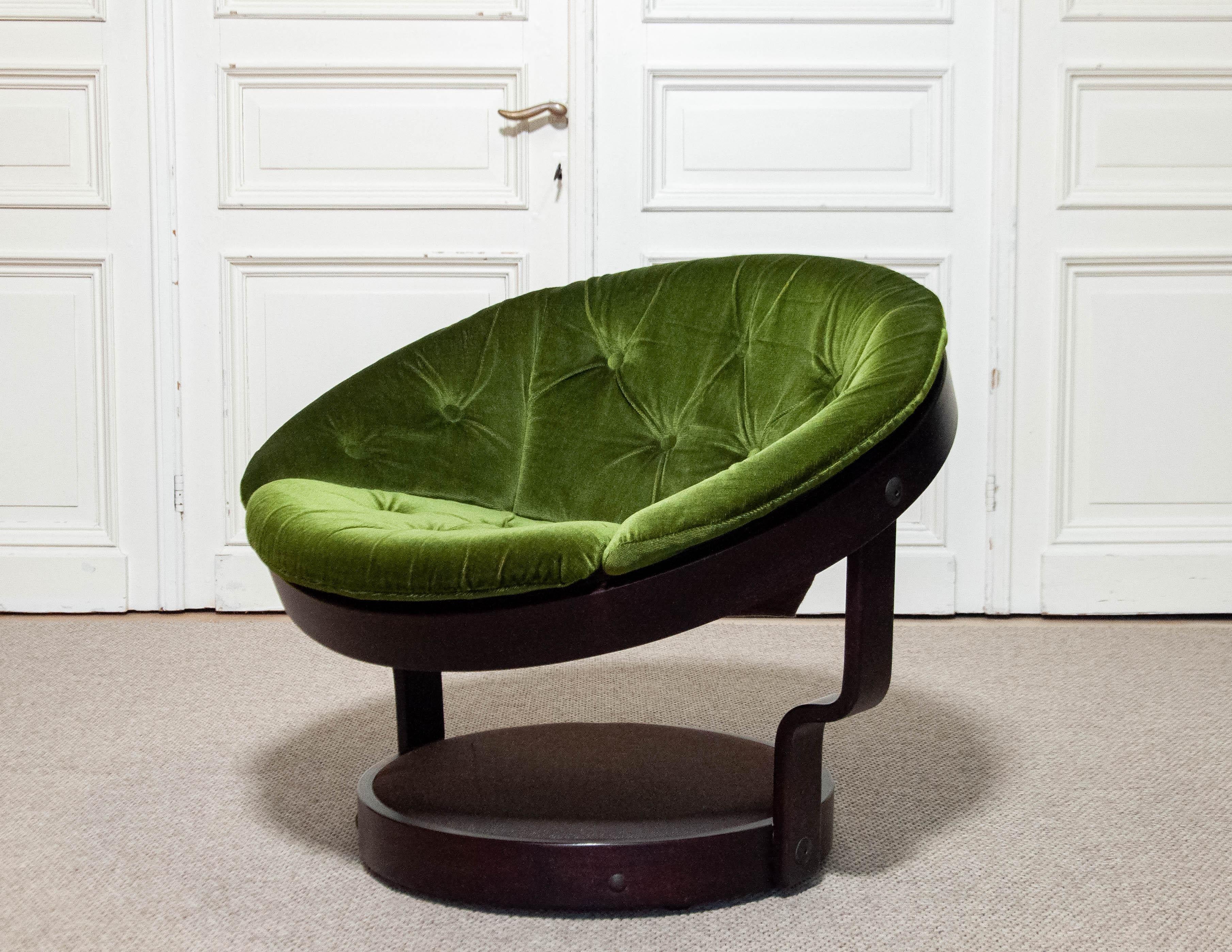 1970 Bentwood Swivel Chair Model 'Convair' In Green Velvet by Oddmund Vad For Sale 5