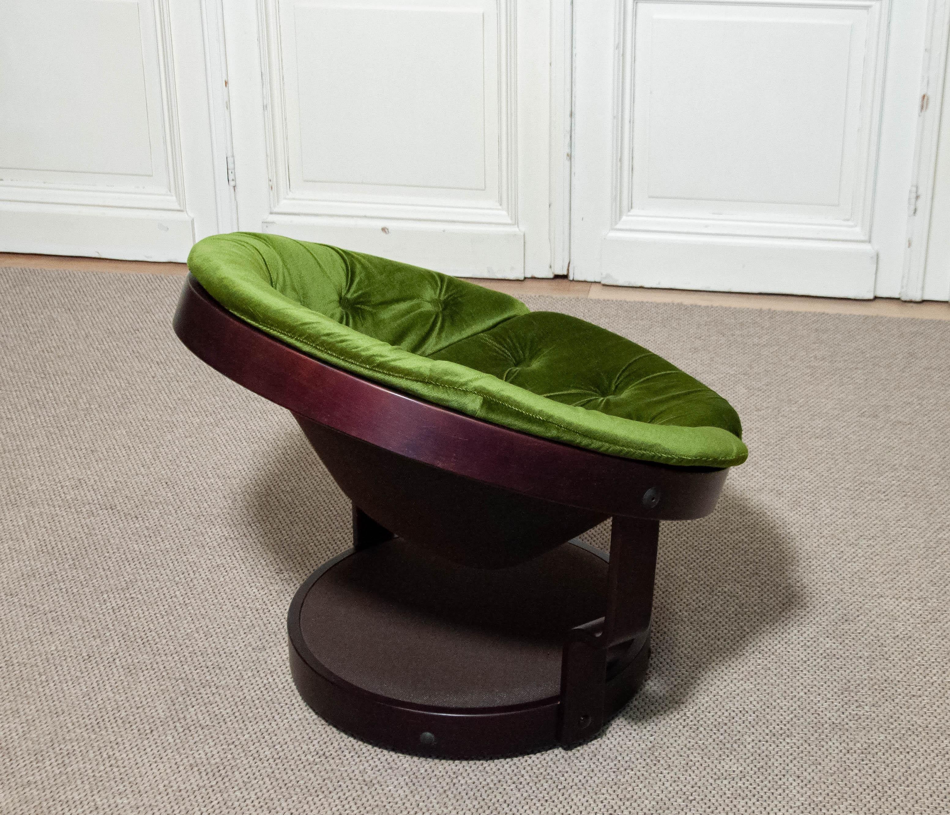1970 Bentwood Swivel Chair Model 'Convair' In Green Velvet by Oddmund Vad For Sale 2