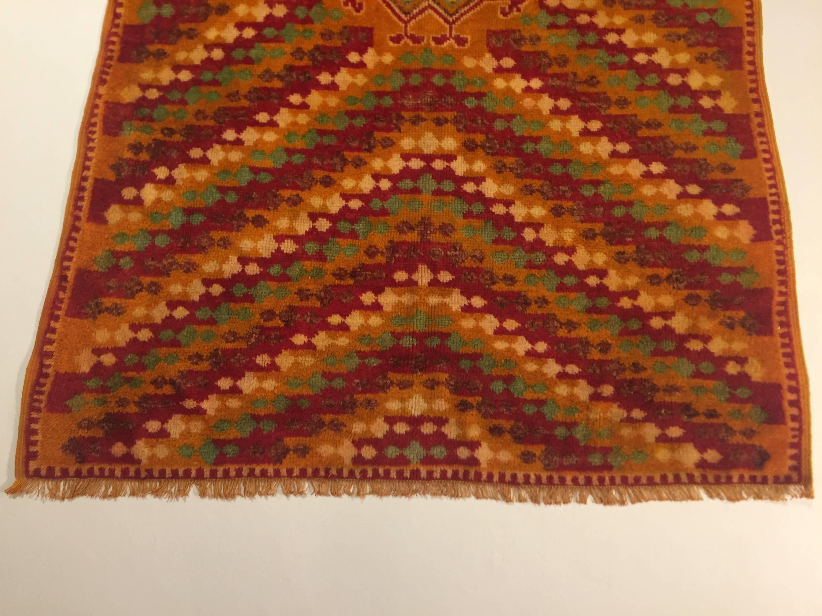 1970 Berber Tribal Moroccan Hand-Knotted Rug Yellow Red Long and Narrow For Sale 7