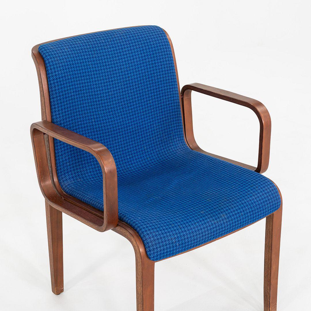 Fine XX secolo 1970 Bill Stephens 1300 Series Dining Chair per Knoll in tessuto viola e noce in vendita