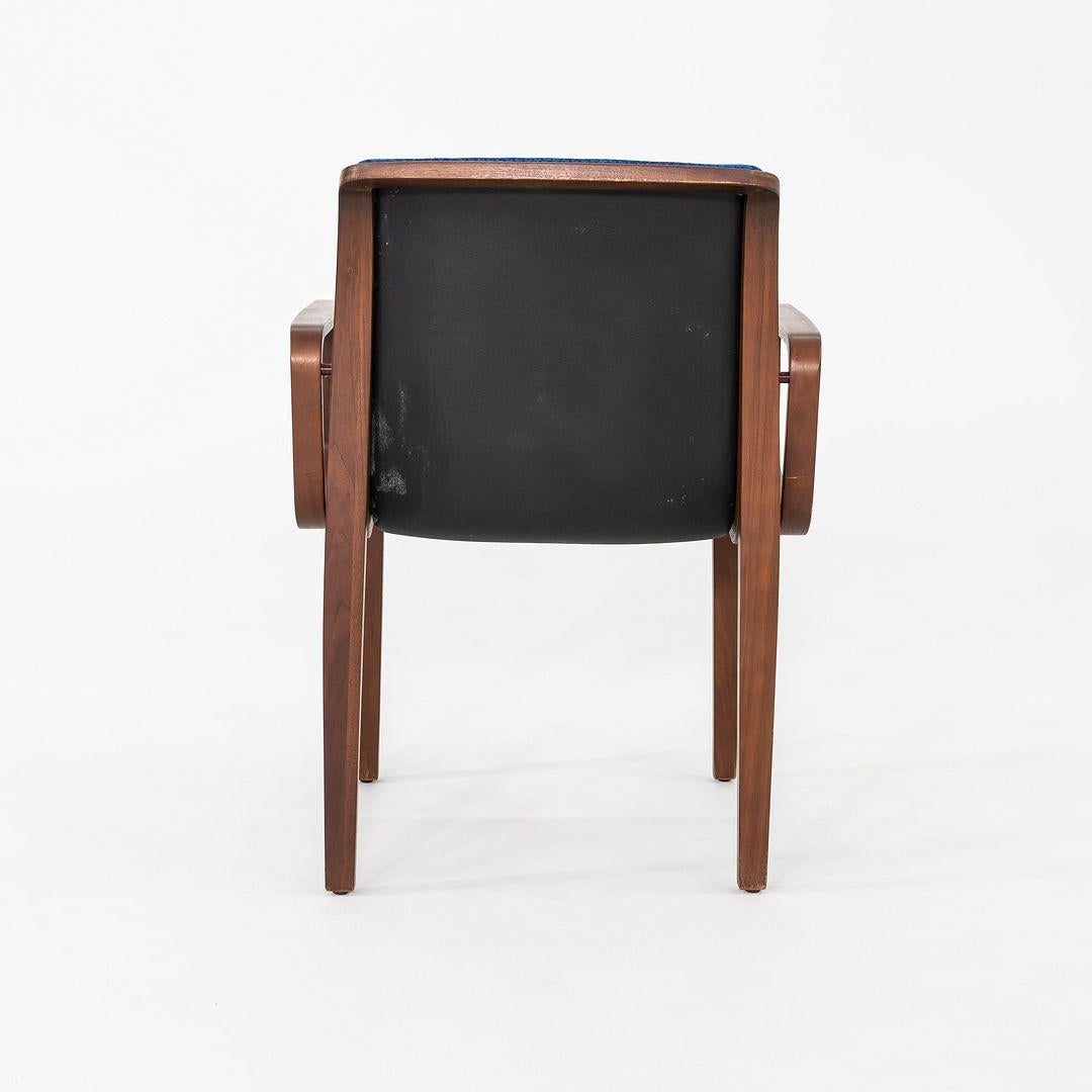 1970 Bill Stephens 1300 Series Dining Chair per Knoll in tessuto viola e noce in vendita 2