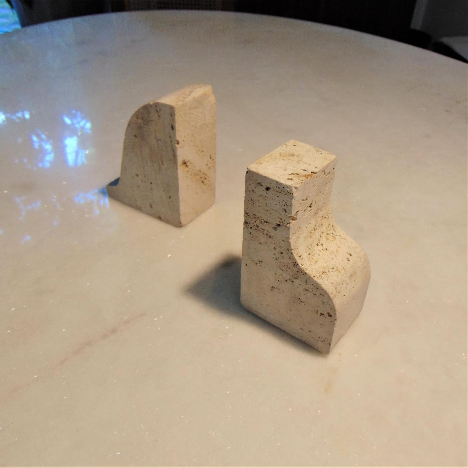 1970 Bookends, Paperweights in Travertine by Giuliano Cesari for Sormani, Italy In Good Condition In Arosio, IT