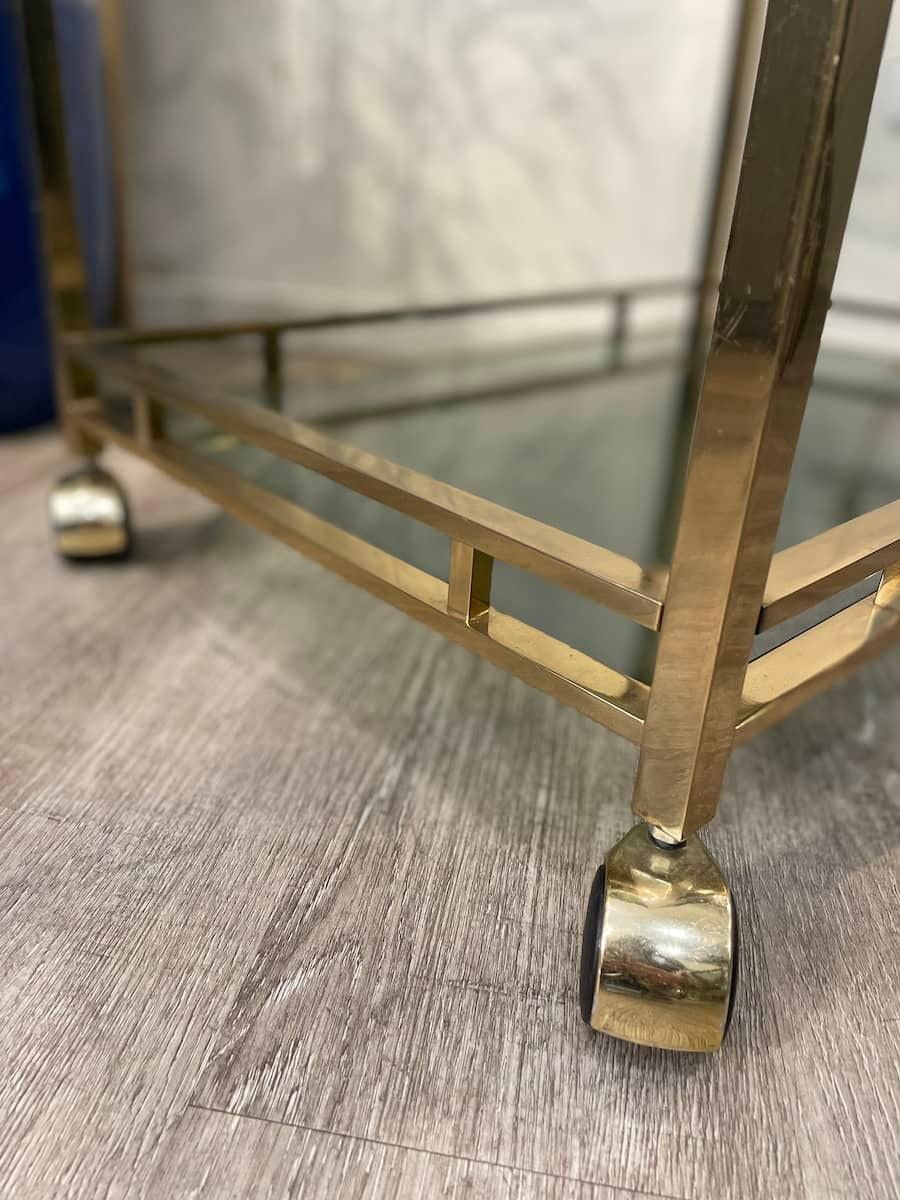 Chariot en laiton et verre fumé 1970 en vente 3