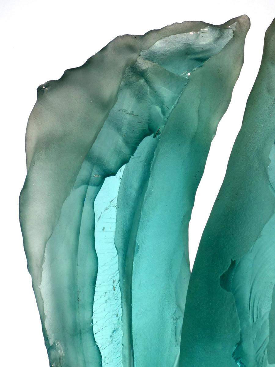 Bri Kepkové
Scultura organica
1970s

Blocco in cristallo battuto e molato
Firma dell'artista incisa
Böhmisches Kunstglas anni 70
Eccellenti condizioni (micro scalfitura come da foto sul retro della scultura)

Peso: 10 kg
