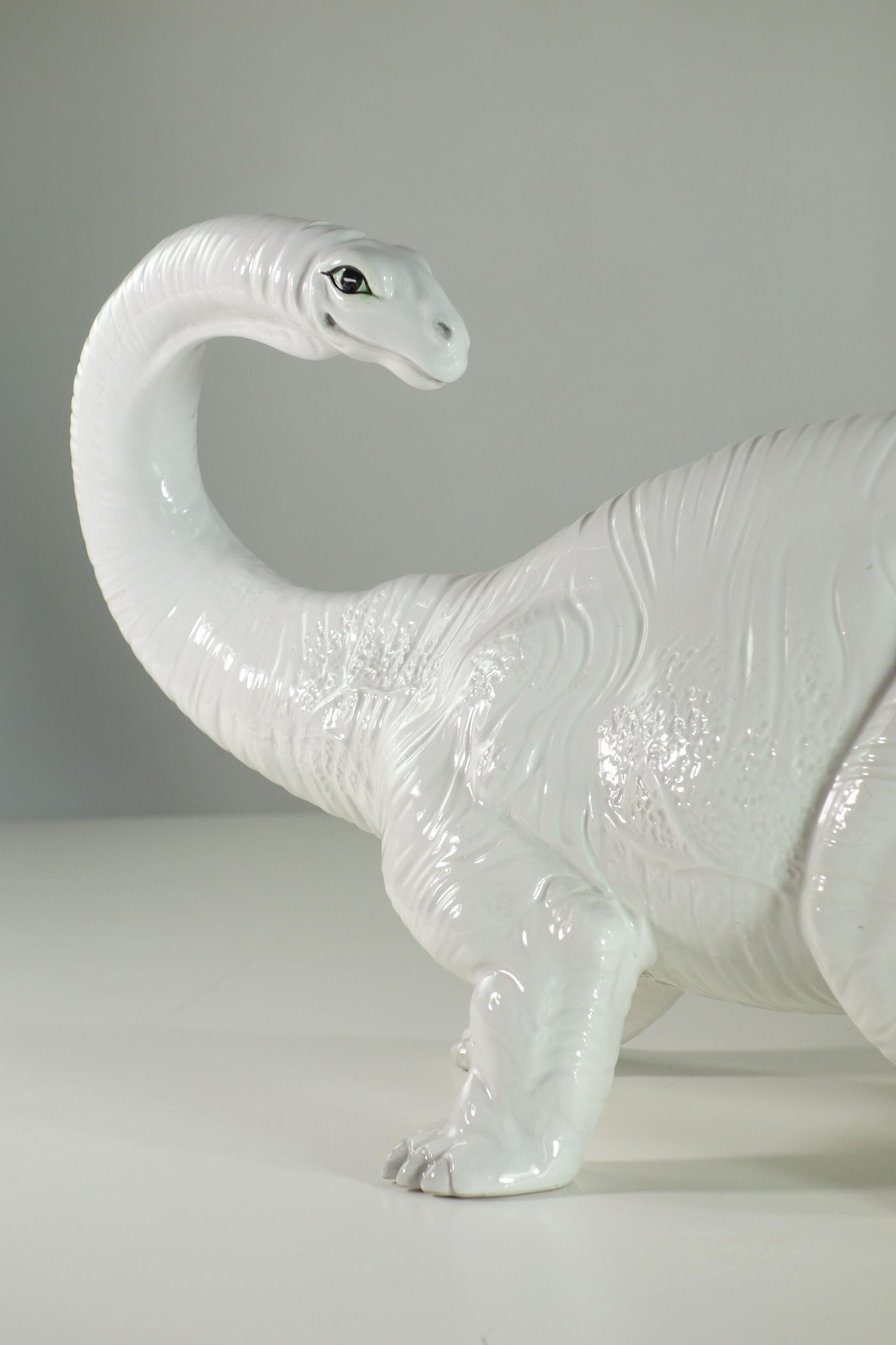 Mid-Century Modern Sculpture en céramique blanche Dinosaur Bassano, Italie, 1970