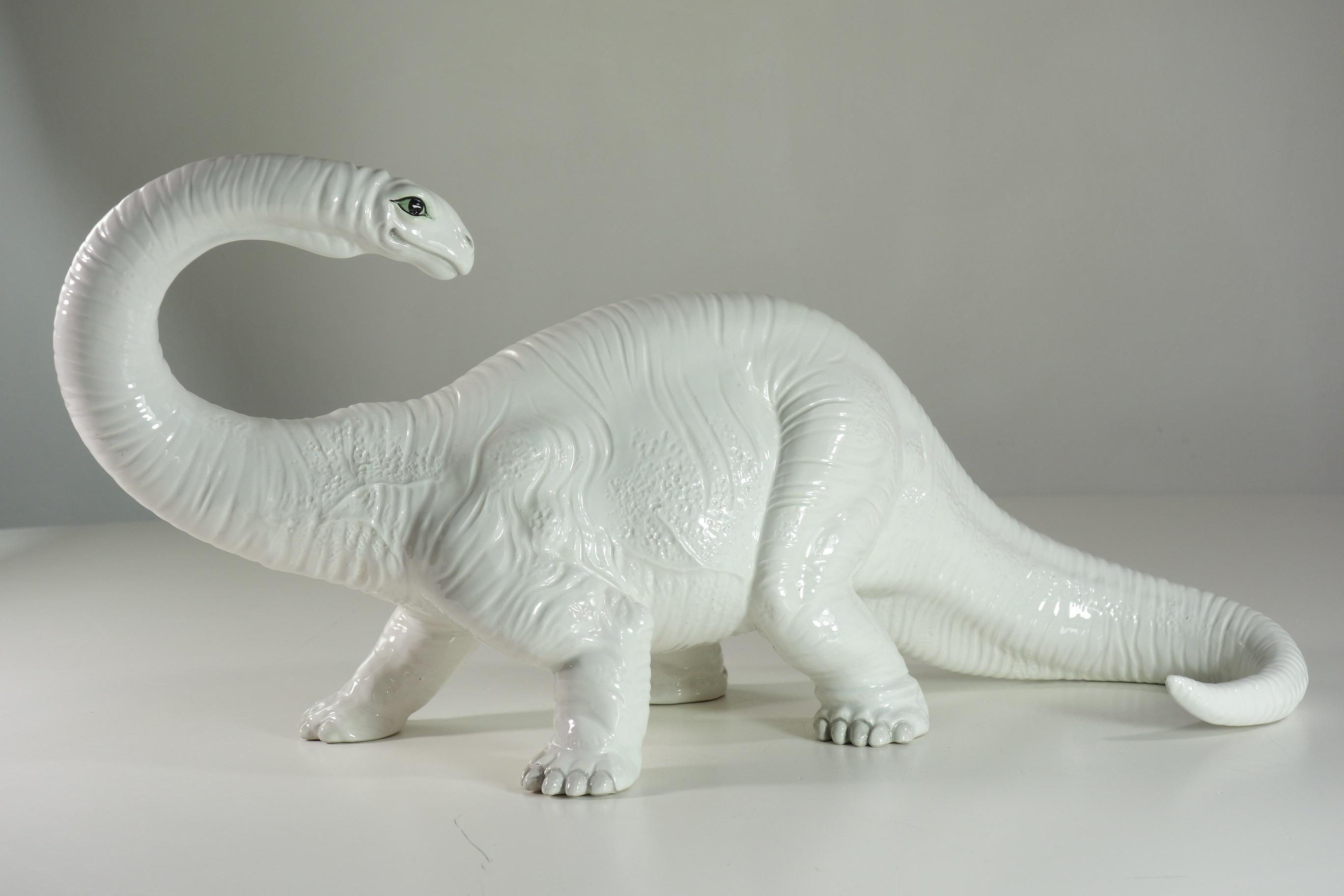 italien Sculpture en céramique blanche Dinosaur Bassano, Italie, 1970