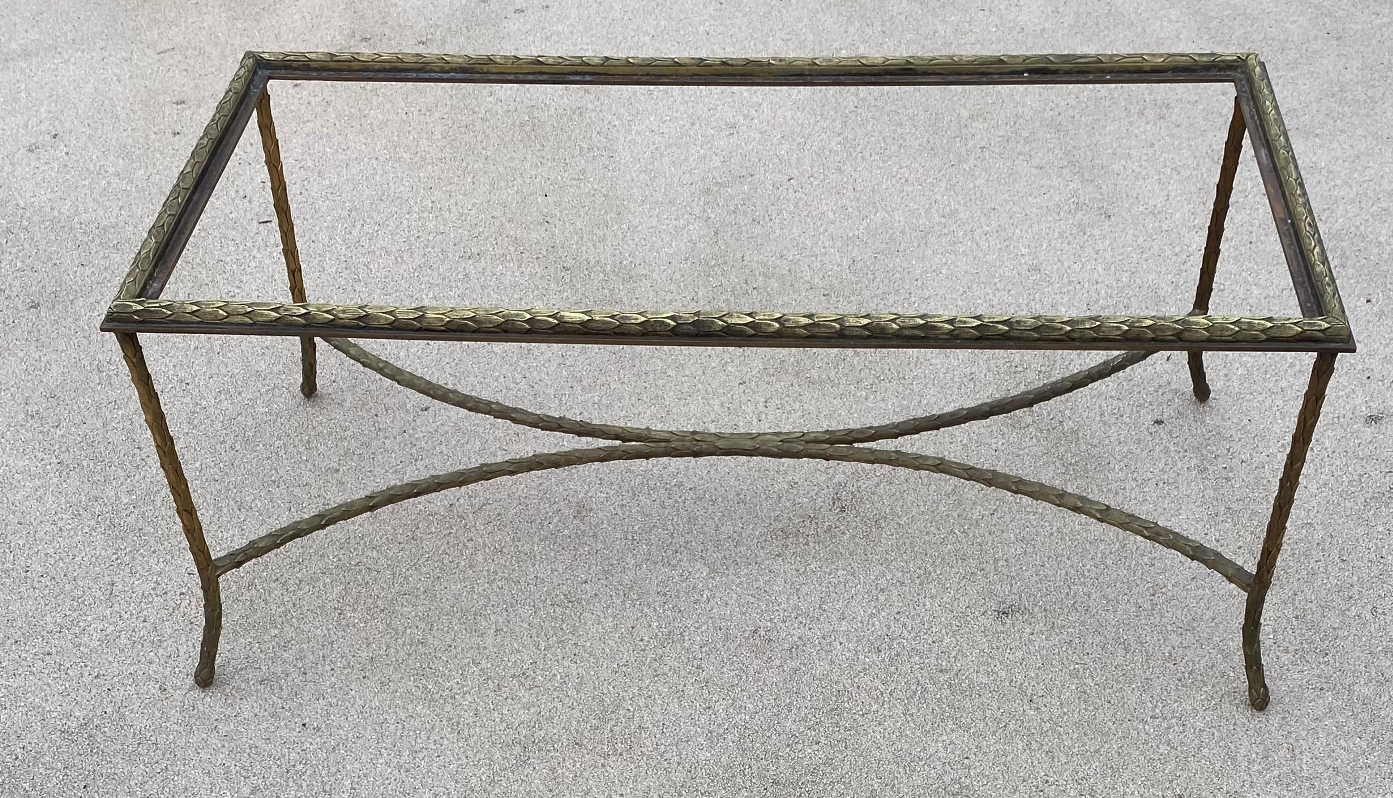 Coffee table with bronze spacer, uprights and belt decorated with leaves, everything is screwed,
 glass top, 
good condition, 
Circa 1950/70
Maison Charles

Length: 106 cm
Width: 50 cm
Height: 42 cm
Packaging shipping free with DHL  and packager
