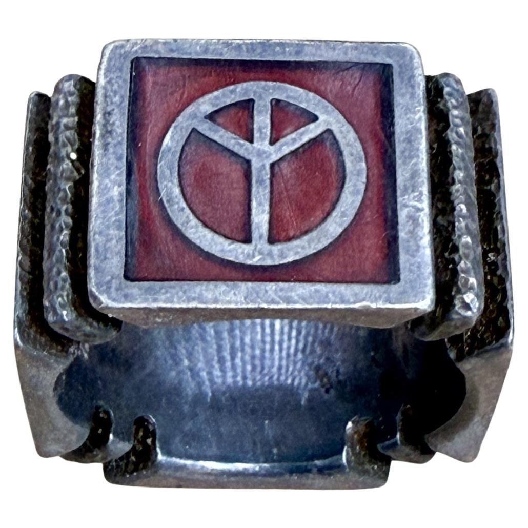 1970s Brutalist Peace Ring Sterling Silver 4-sided design
Biker Rocker Vintage Peace Symbol
Stamp sterling (appears as Lucas Ster DES PDG 1970)
.88 x .88 x .5 w  Size 8.25
Preowned original vintage condition
Refer to images presented