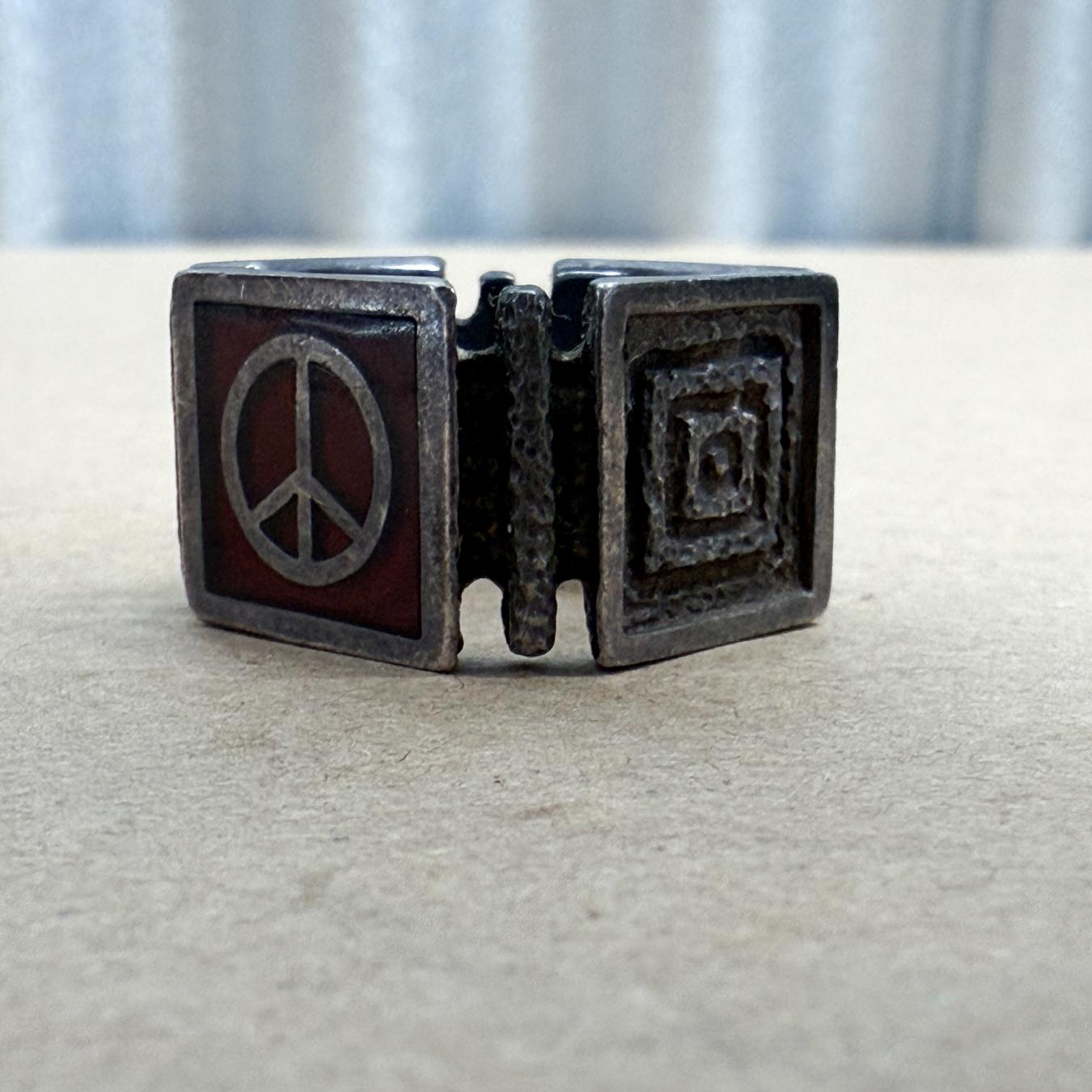 1970 Brutalist Peace Ring Sterling Silver 4-sided design For Sale 2