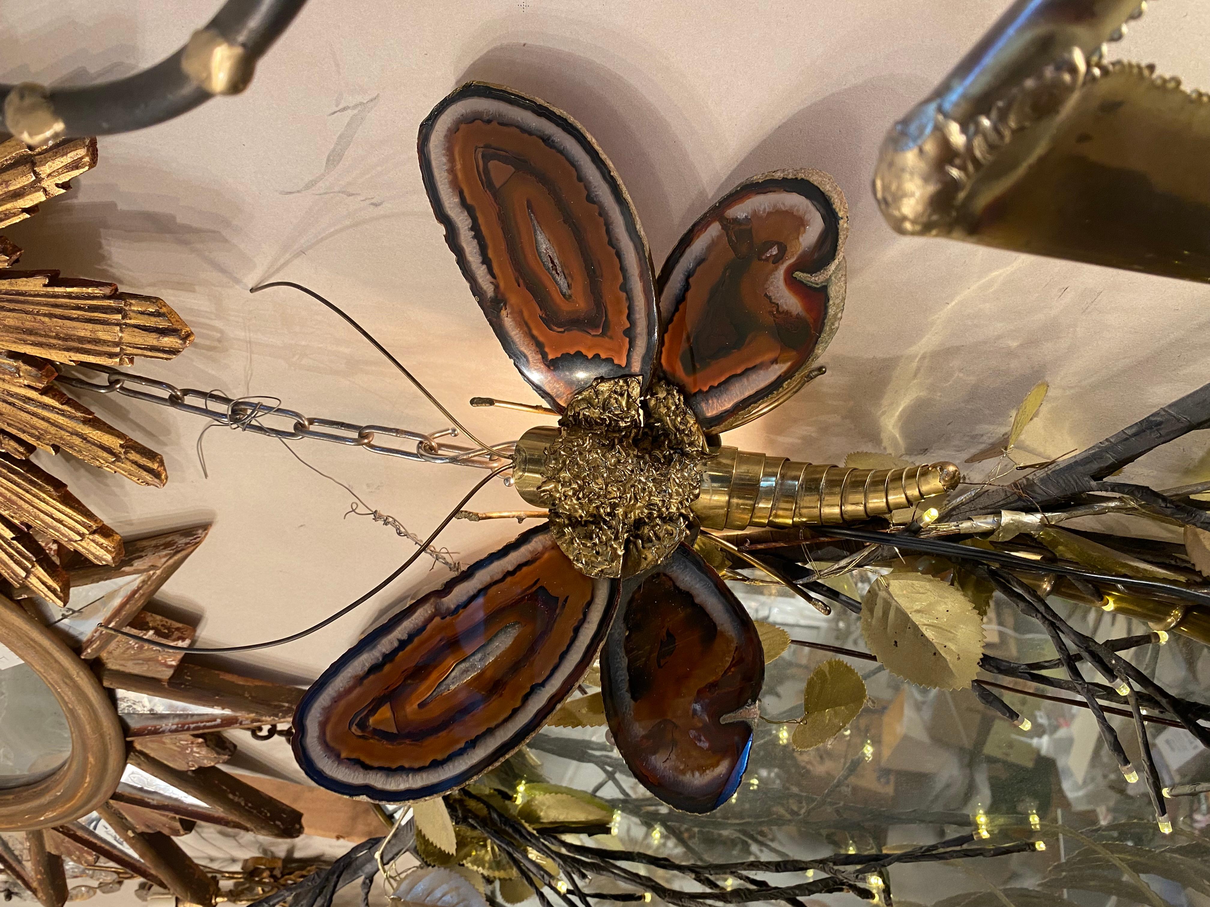 Bronze or brass butterfly wall light, 1 bulb, agate wings, condition of use, circa 1970
Isabelle or Richard Faure or Fernandez or Duval Brasseur not signed
Wing height: 19 cm
Width: 28cm
Height: 35cm
Depth: 11cm
the legs have been reattached but are