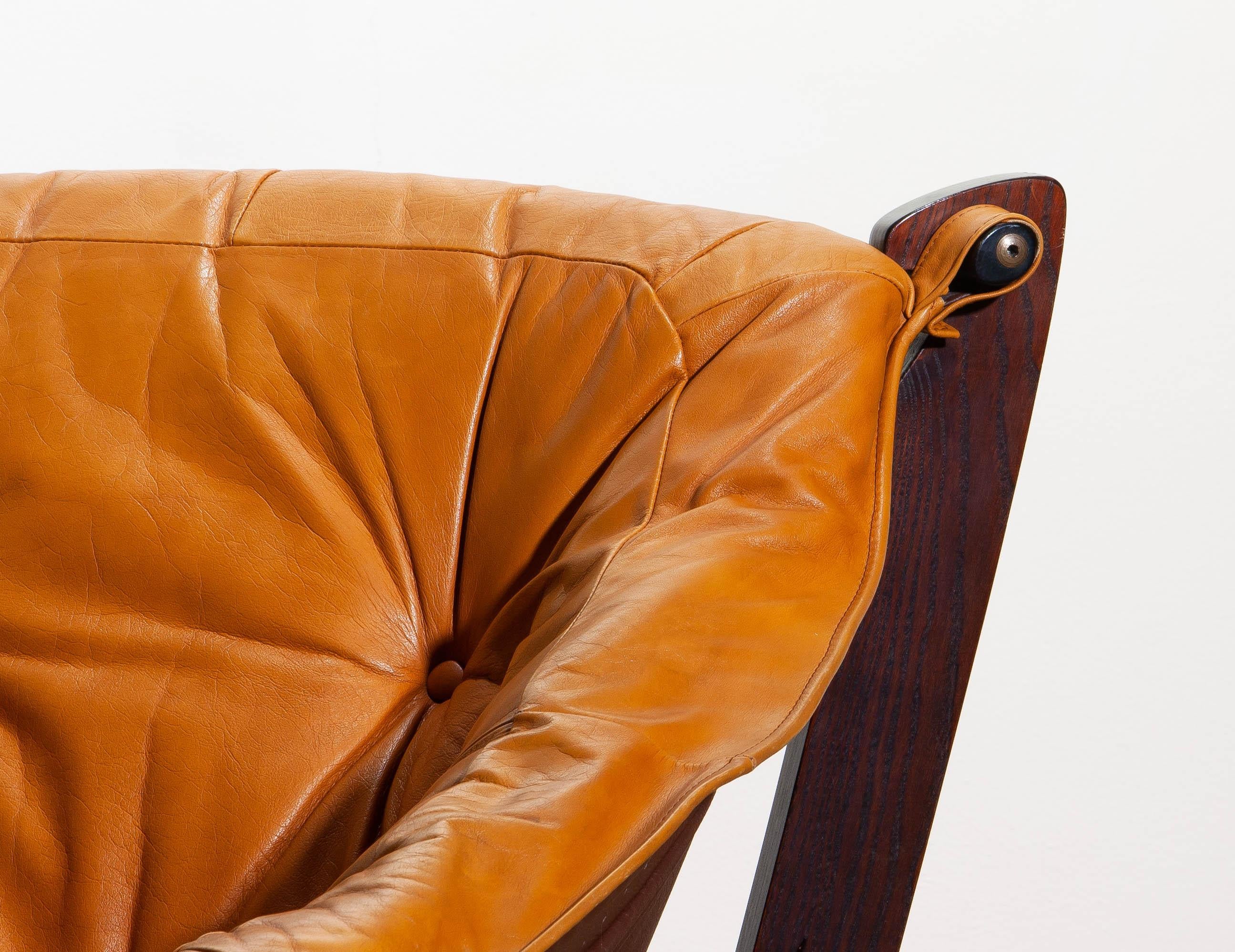 1970, Camel / Cognac Leather Lounge Chair by Odd Knutsen for Hjellegjerde Møbler In Good Condition In Silvolde, Gelderland