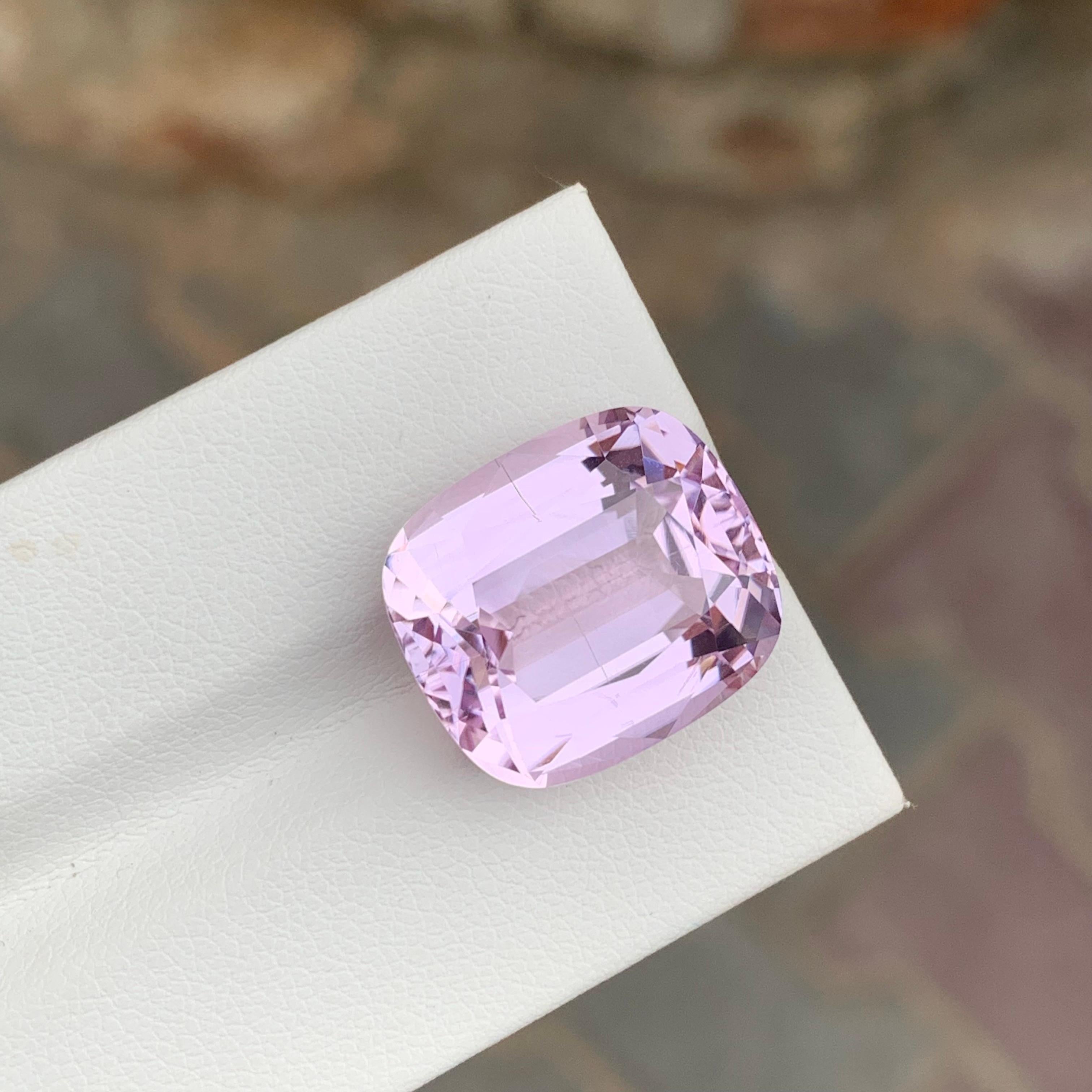 Cushion Cut 19.70 Carat Natural Loose Pink kunzite Cushion Shape Gem For Necklace For Sale