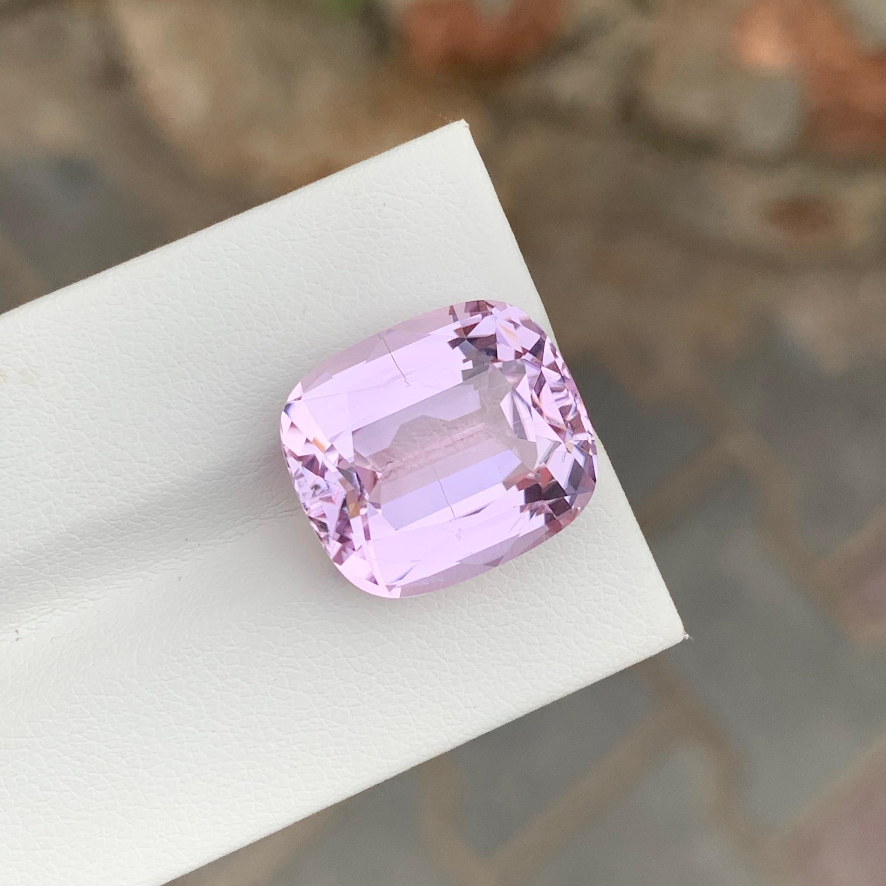 19.70 Carat Natural Loose Pink kunzite Cushion Shape Gem For Necklace In New Condition For Sale In Peshawar, PK