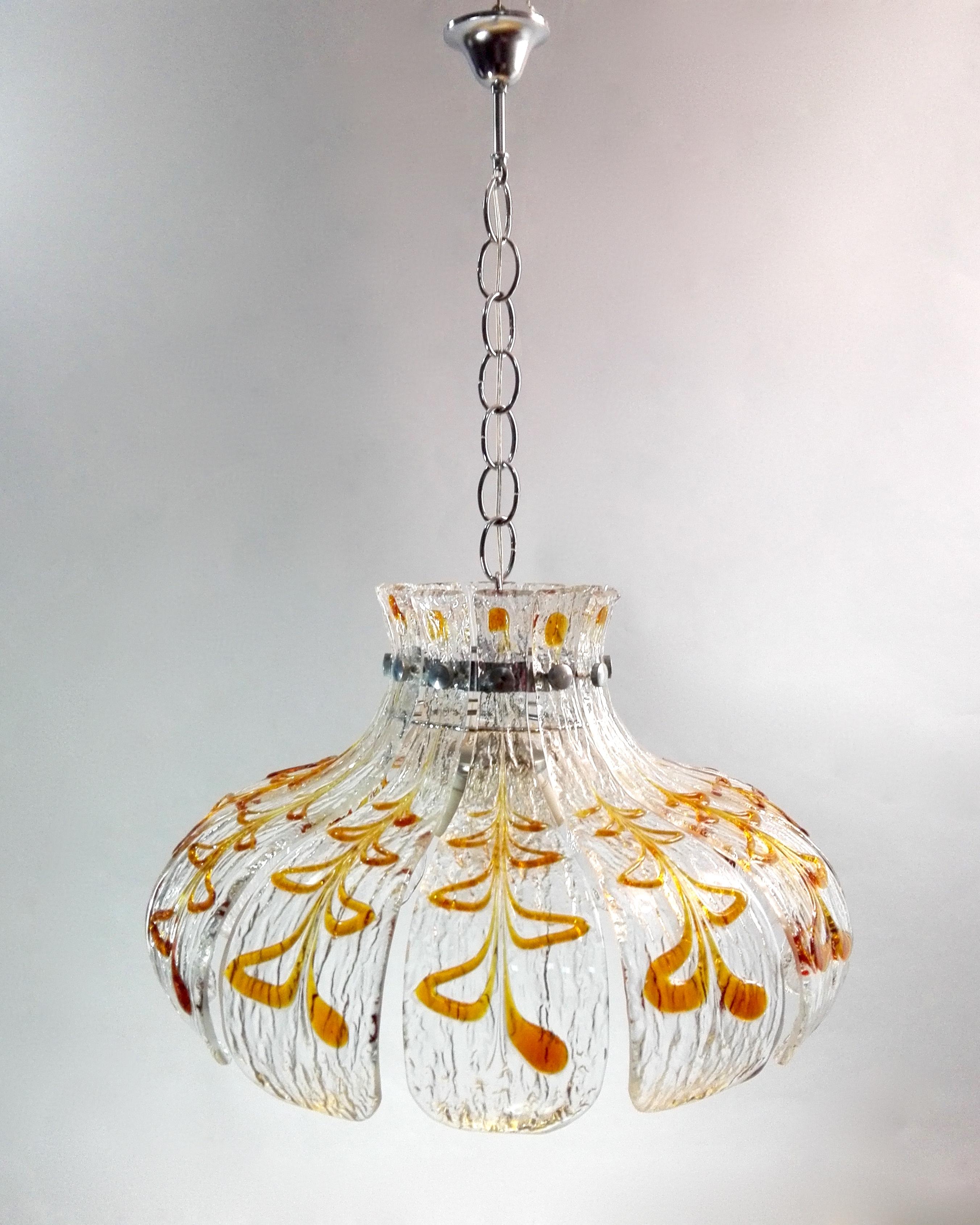1970er Carlo Nason Murano mundgeblasenes Glas Vier-Licht-Blumen-Kronleuchter (Handgefertigt) im Angebot