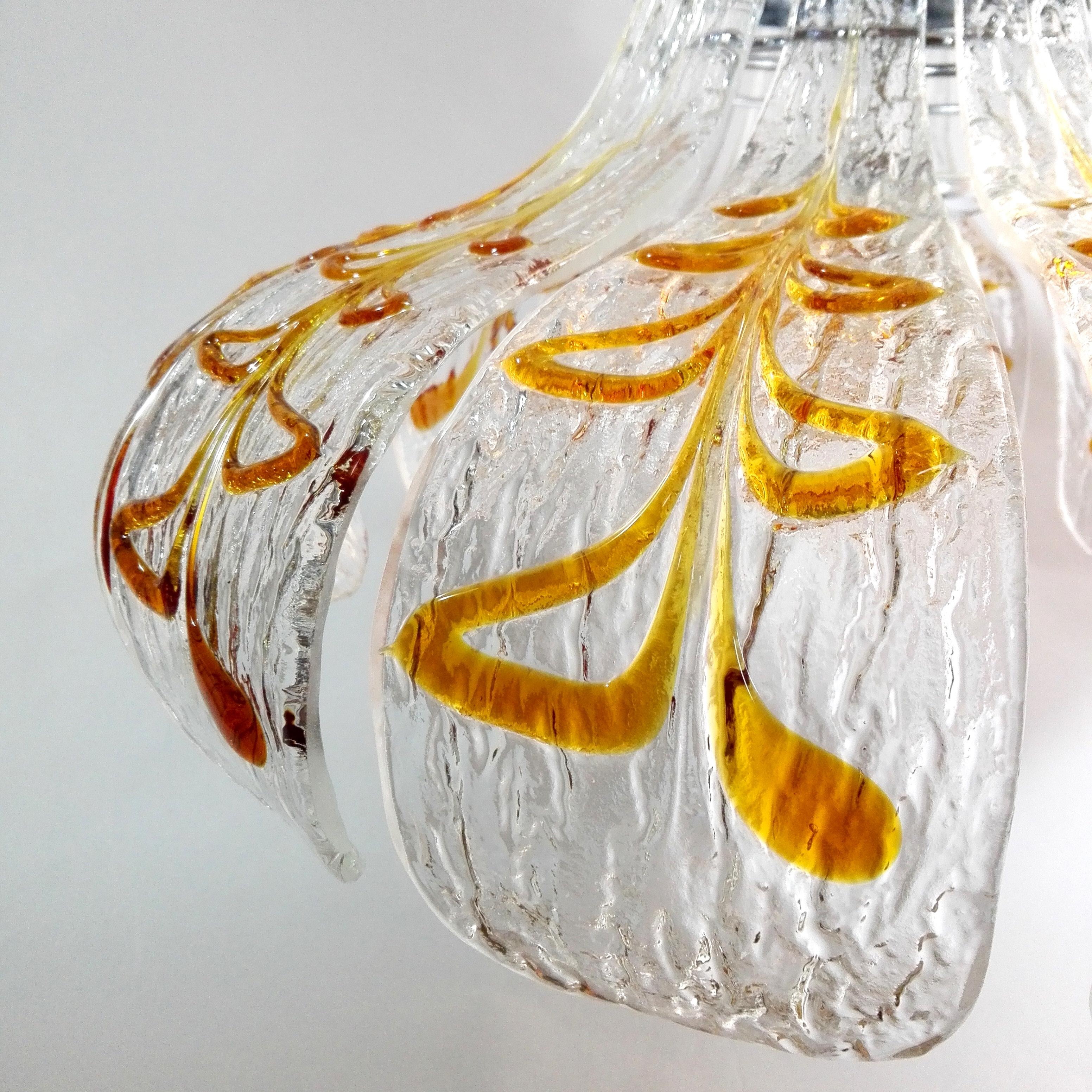 1970er Carlo Nason Murano mundgeblasenes Glas Vier-Licht-Blumen-Kronleuchter (Ende des 20. Jahrhunderts) im Angebot
