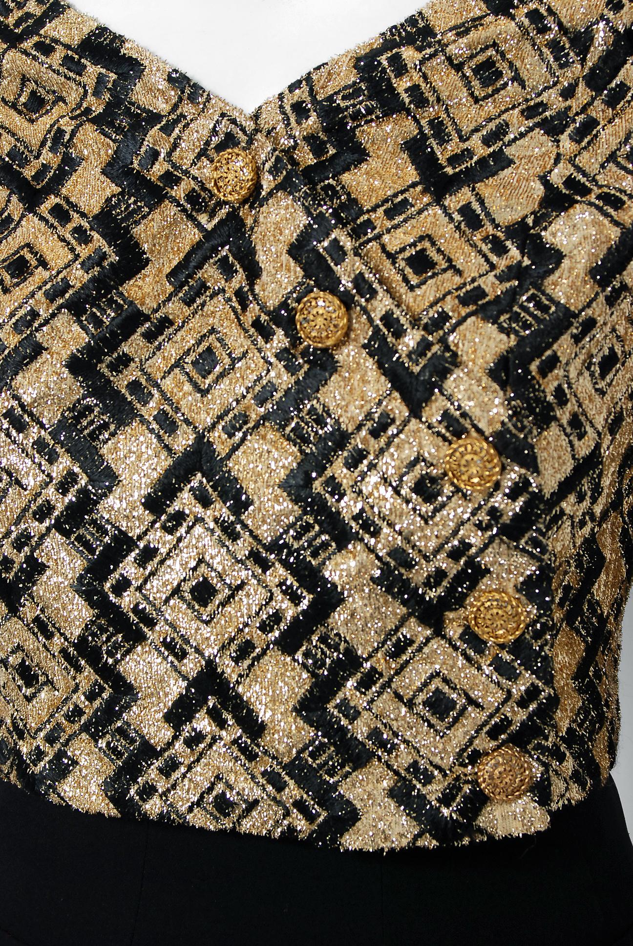 1970 Chanel Haute-Couture Metallic Gold & Black Deco Graphic Silk Dress Ensemble In Excellent Condition In Beverly Hills, CA