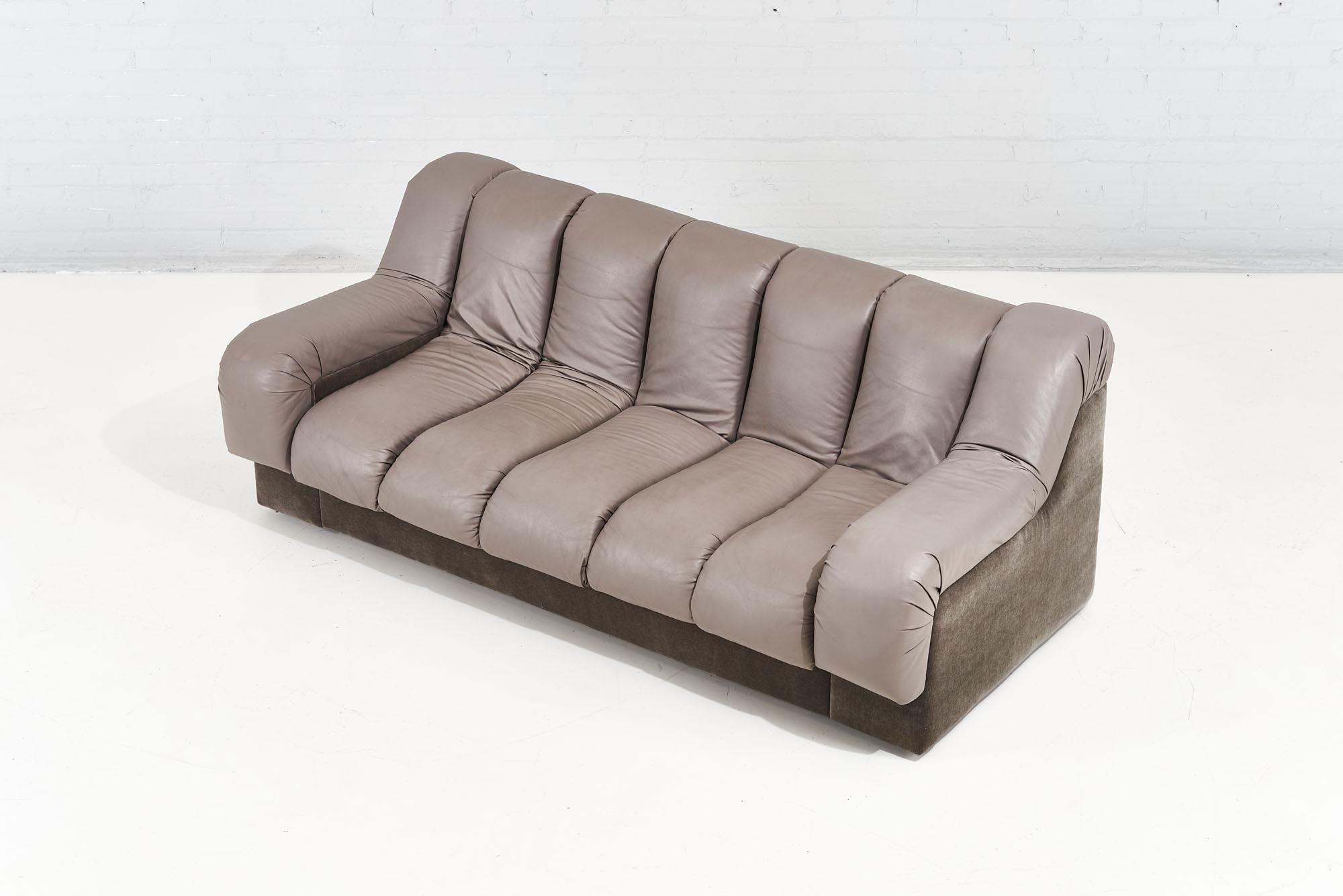 Mid-Century Modern Steve Chase Style Non Stop Channeled Tufted Sofa, 1970 For Sale