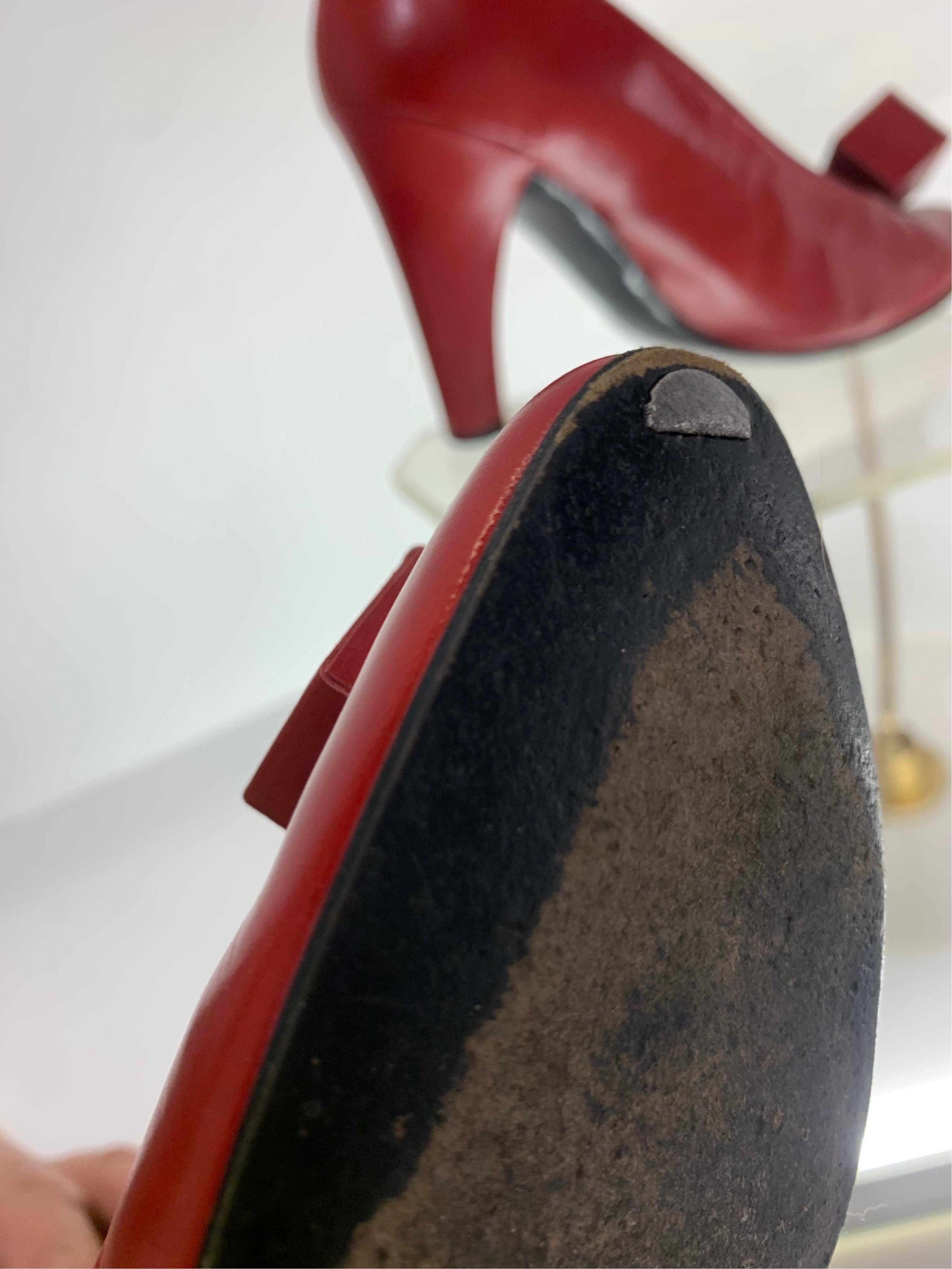 Women's 1970 Charles Jourdan Crimson Red High Heeled Pumps w/ Signature Cube Ornament For Sale