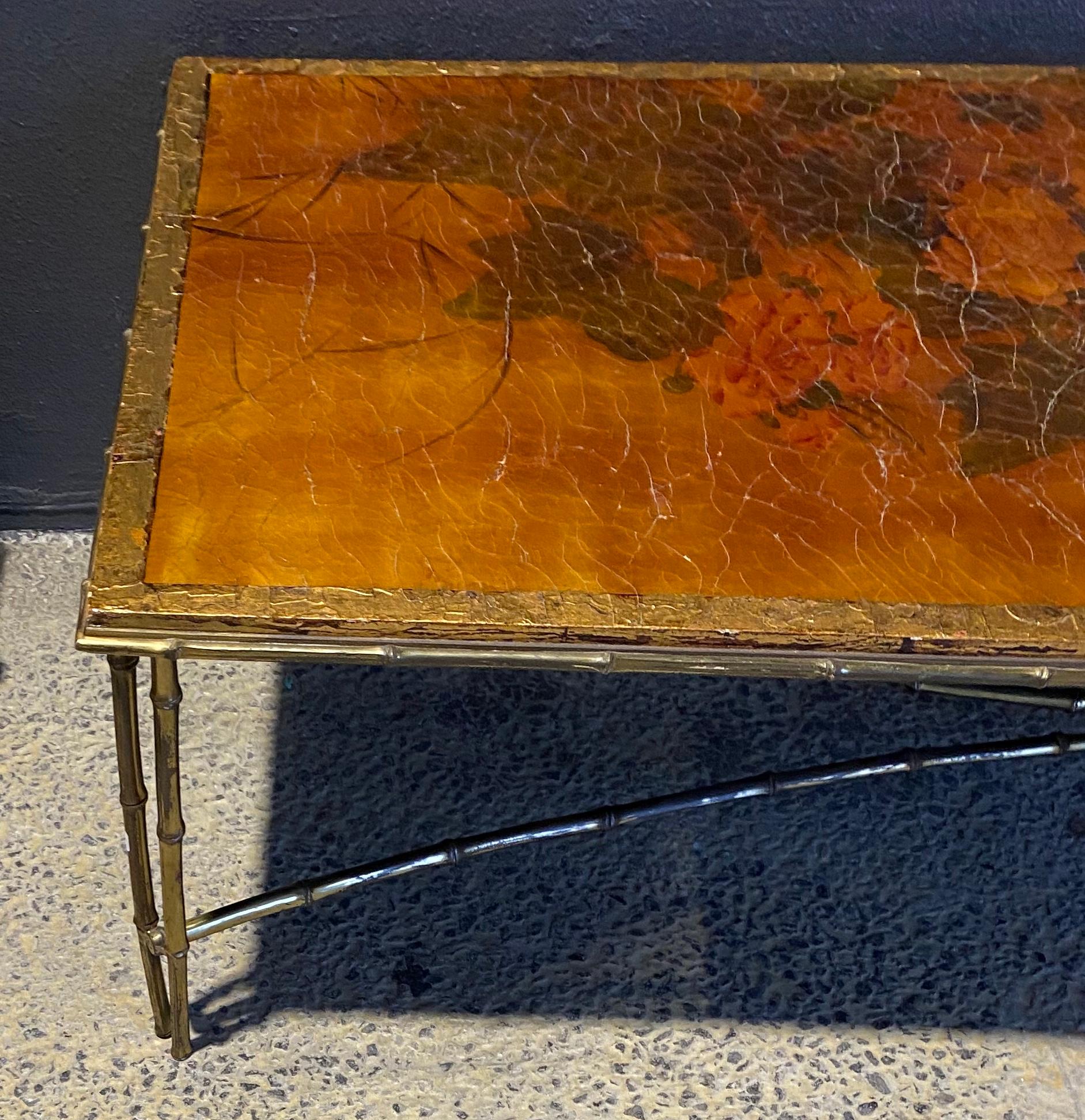 Coffee table, Chinese lacquer top with Chinese characters, cracked surface with gold surround, bamboo decor uprights in bronze with double legs, all the elements are screwed. Single order piece.
Circa 1950/70
condition of use
We protect with a