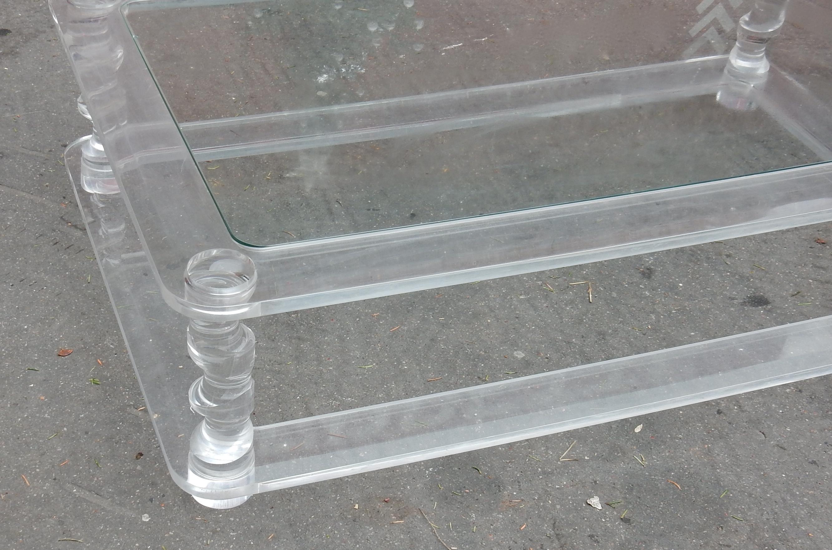 French 1970' Coffee Table in Lucite Roméo For Sale