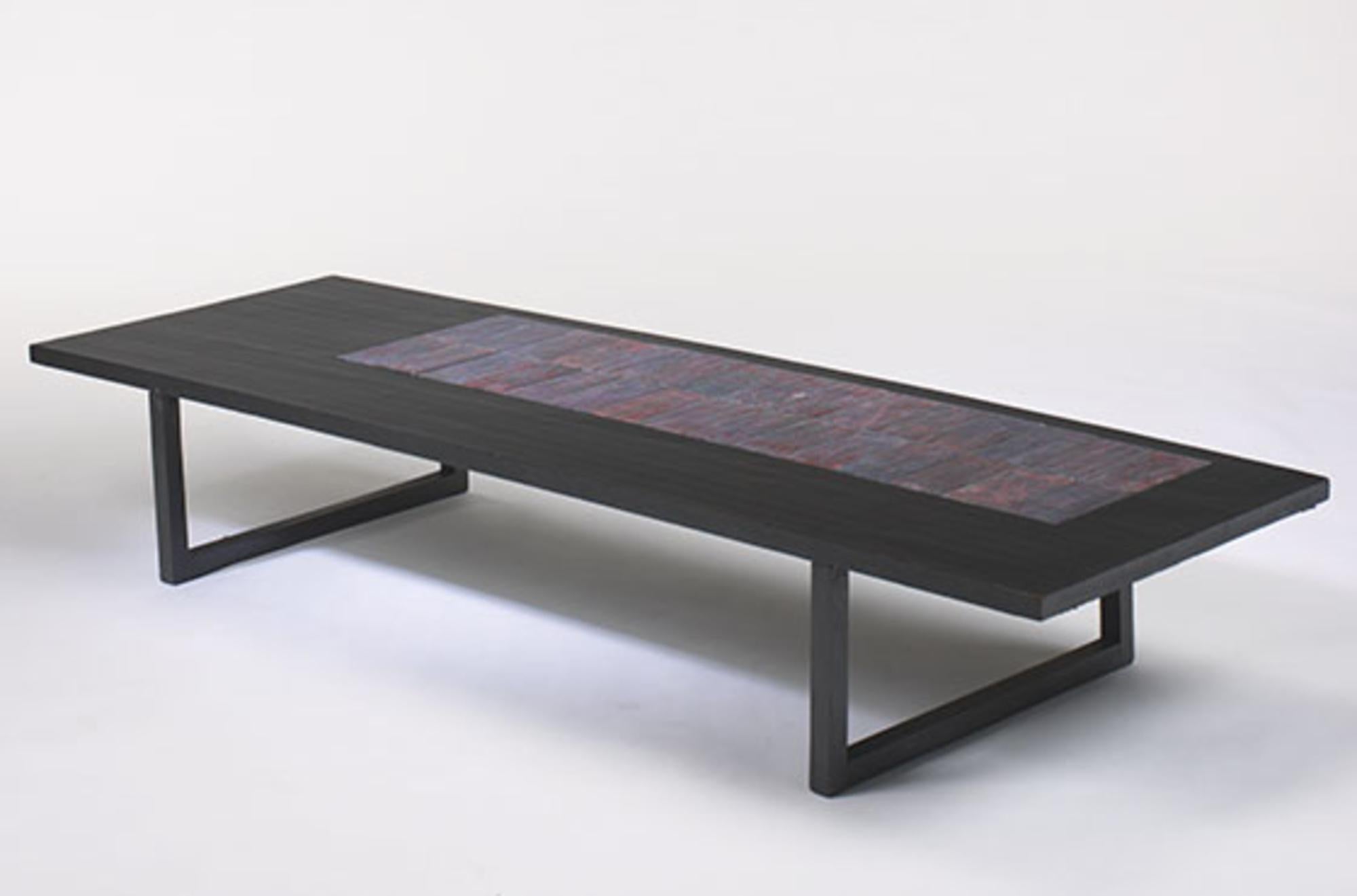 1970 Coffee table - Joaquim Teinreiro lacquered wood, glazed ceramic.
Label + tax stamps of the time 
Circa 1970
Measures: 160 x 53 x 27cms.
19900€.
 