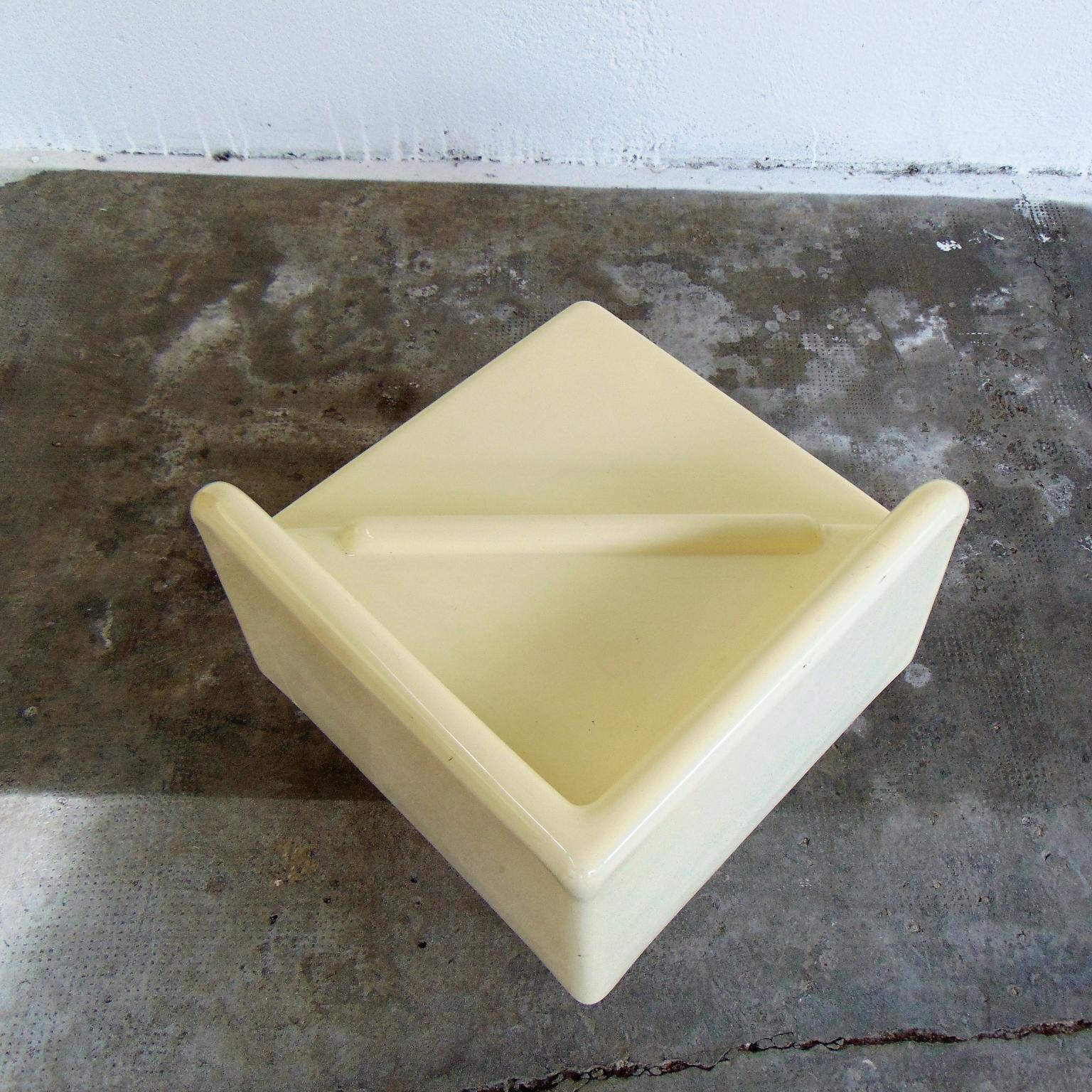 1970 Coffee Table Thermoformed White Plastic, Studio Da, by Sormani, Italy 3