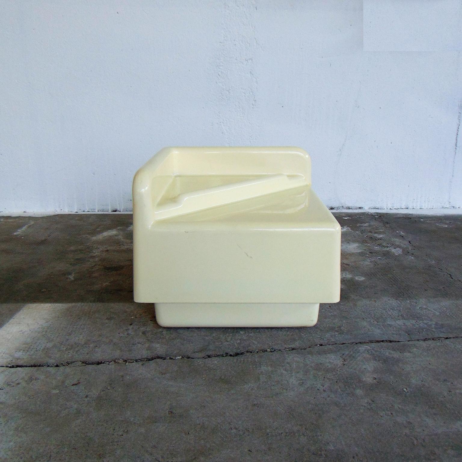 1970 Coffee Table Thermoformed White Plastic, Studio Da, by Sormani, Italy In Good Condition In Arosio, IT