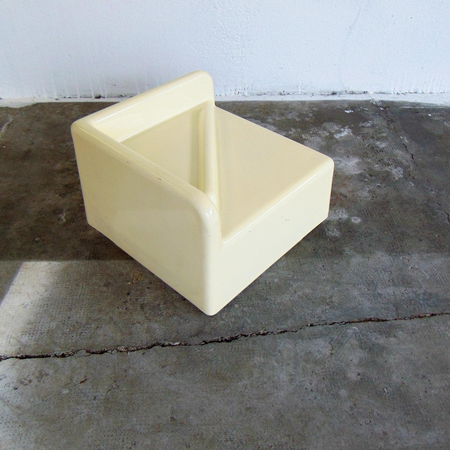Late 20th Century 1970 Coffee Table Thermoformed White Plastic, Studio Da, by Sormani, Italy