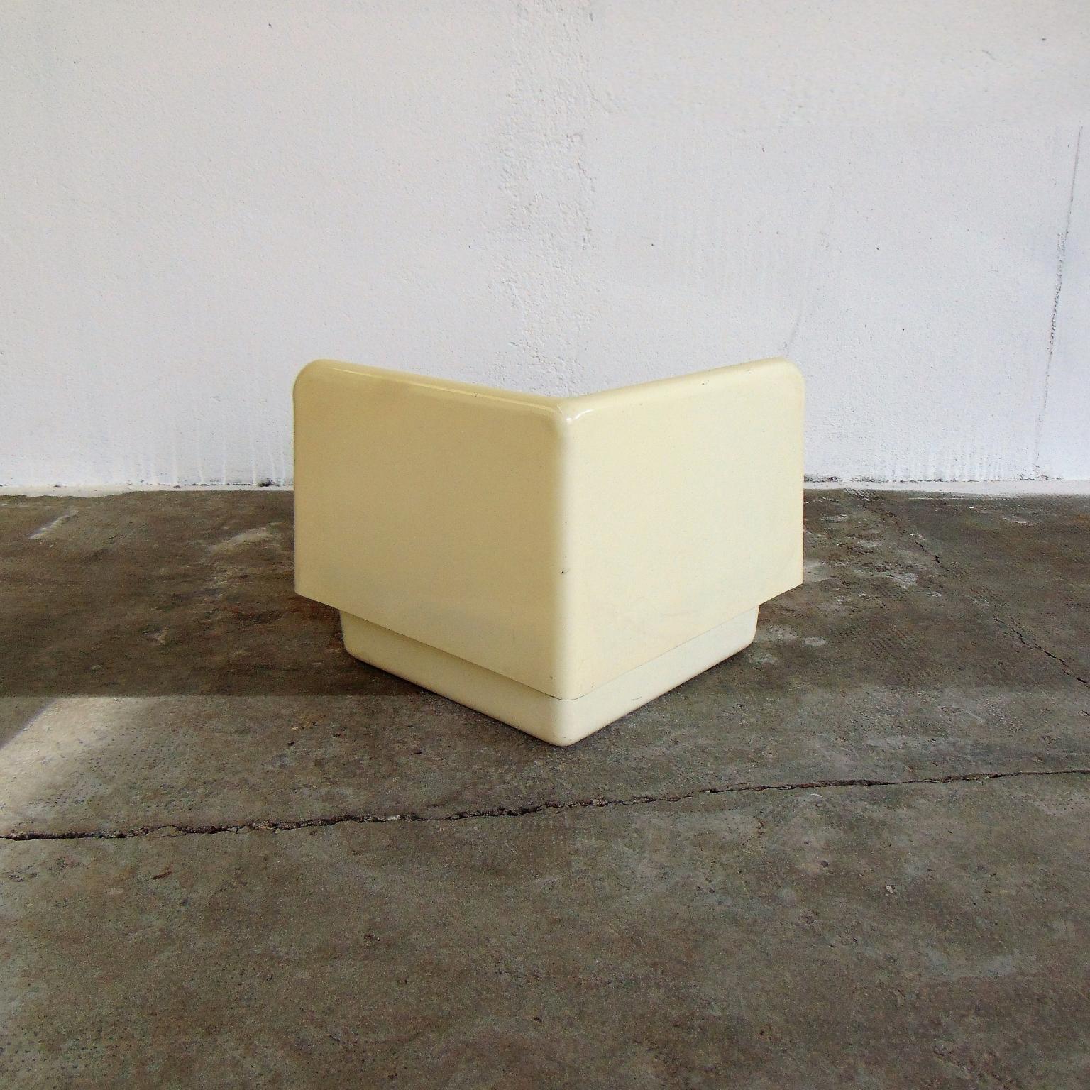 1970 Coffee Table Thermoformed White Plastic, Studio Da, by Sormani, Italy 2