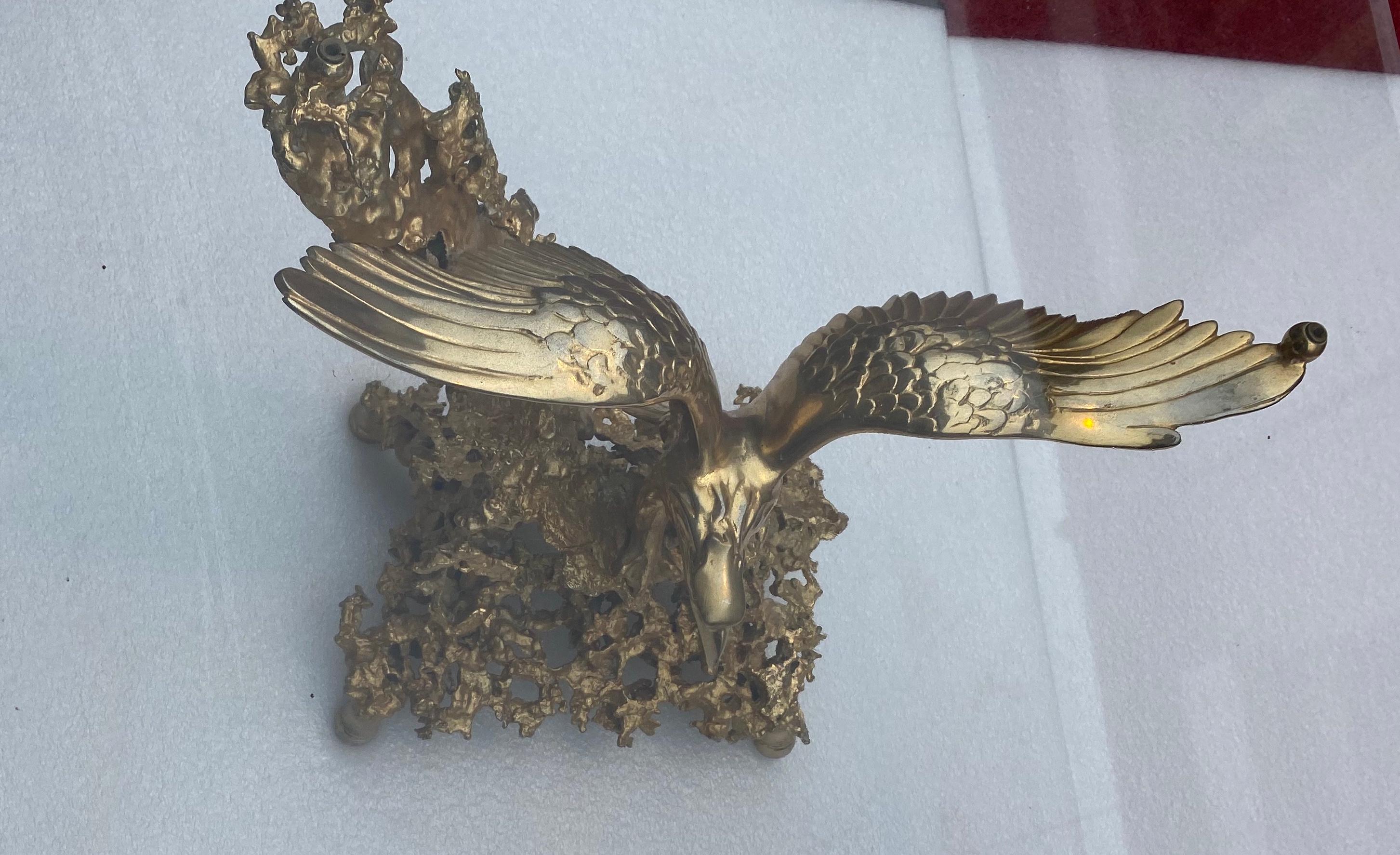 1970 'Couchtisch mit Adlern in vergoldeter Bronze signiert von Boeltz für Roméo Paris im Angebot 9