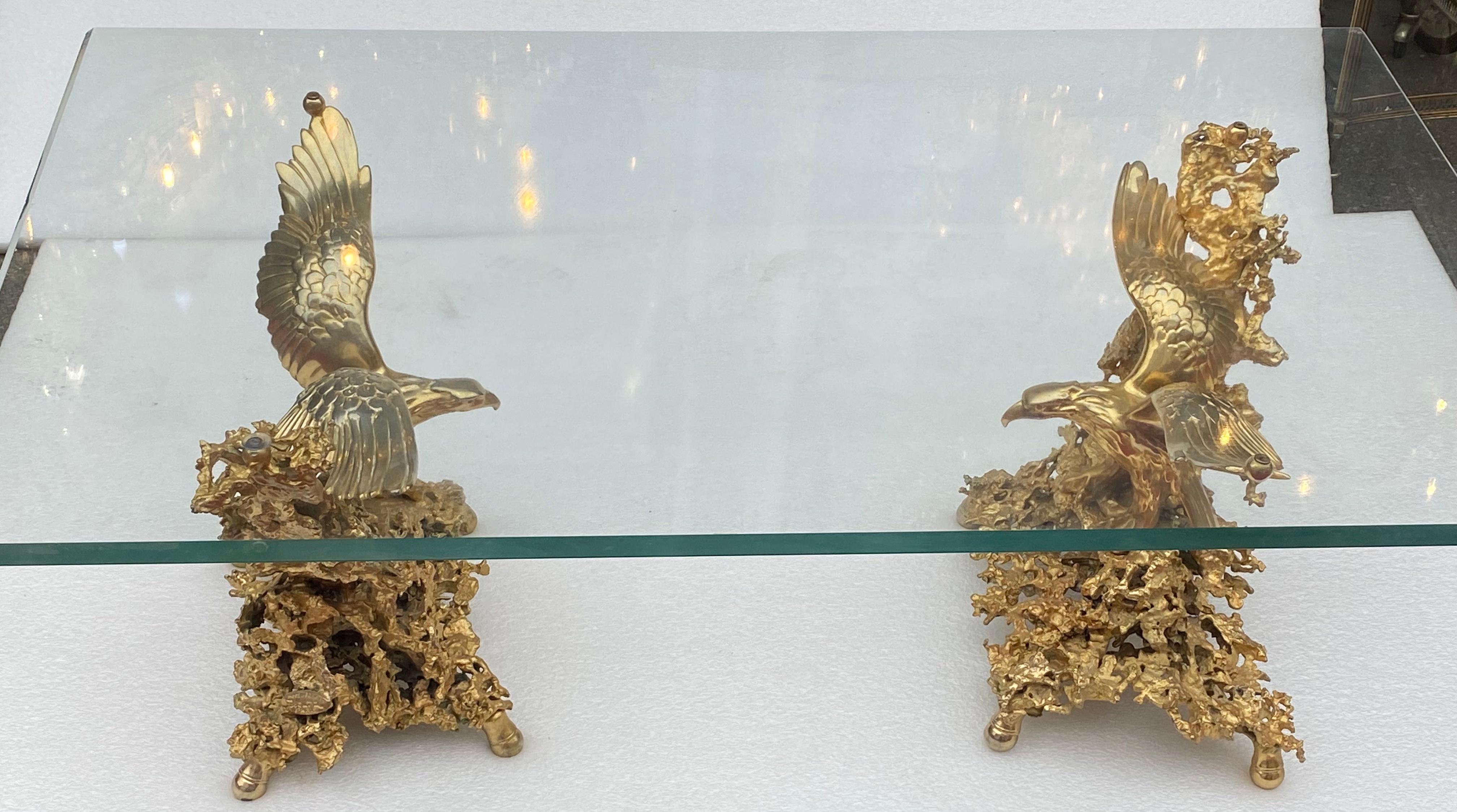 1970 'Couchtisch mit Adlern in vergoldeter Bronze signiert von Boeltz für Roméo Paris im Angebot 10