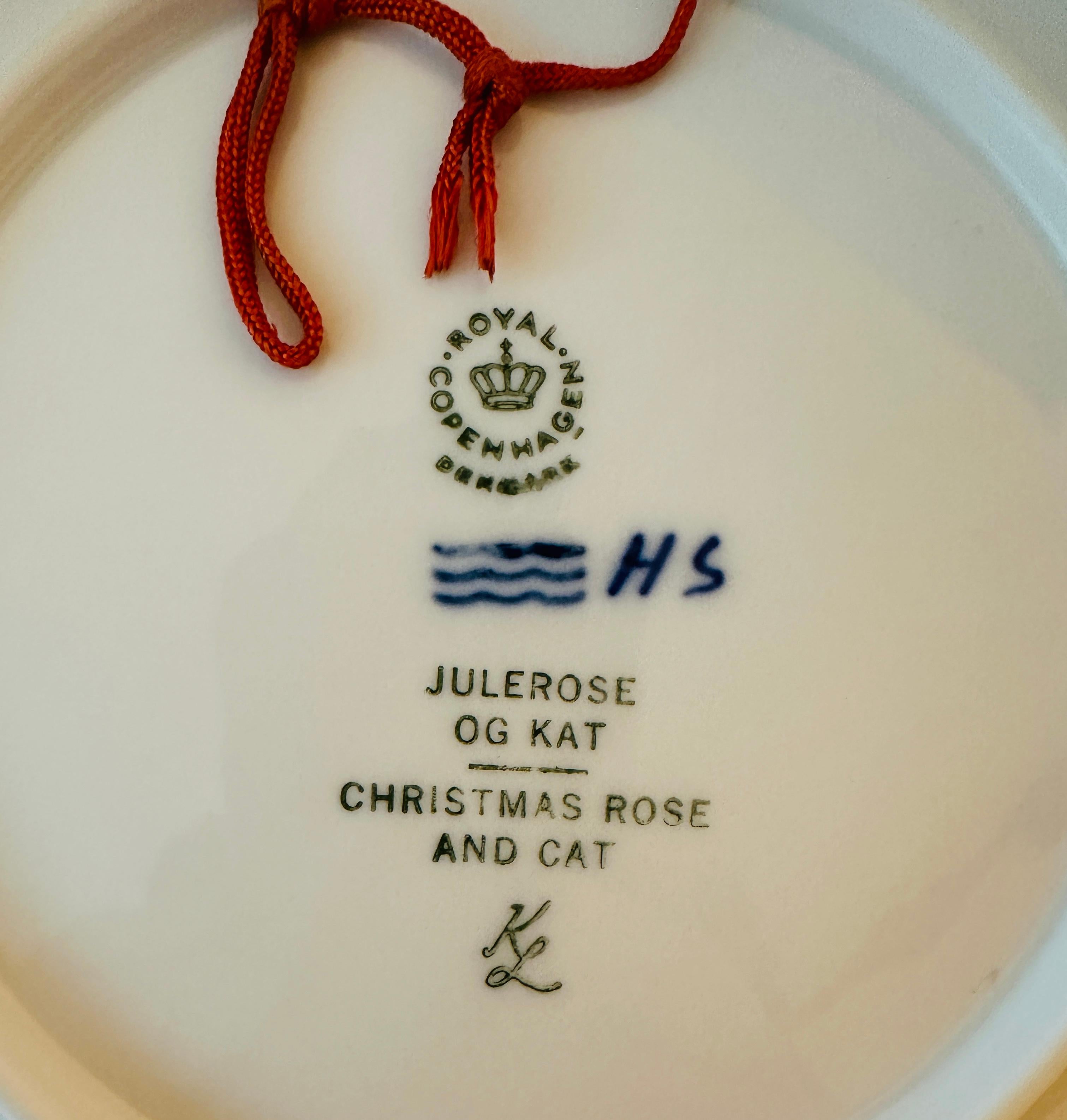 1970 Danish Royal Copenhagen Christmas Plate - Christmas Rose & Cat by Kaj Lange 3