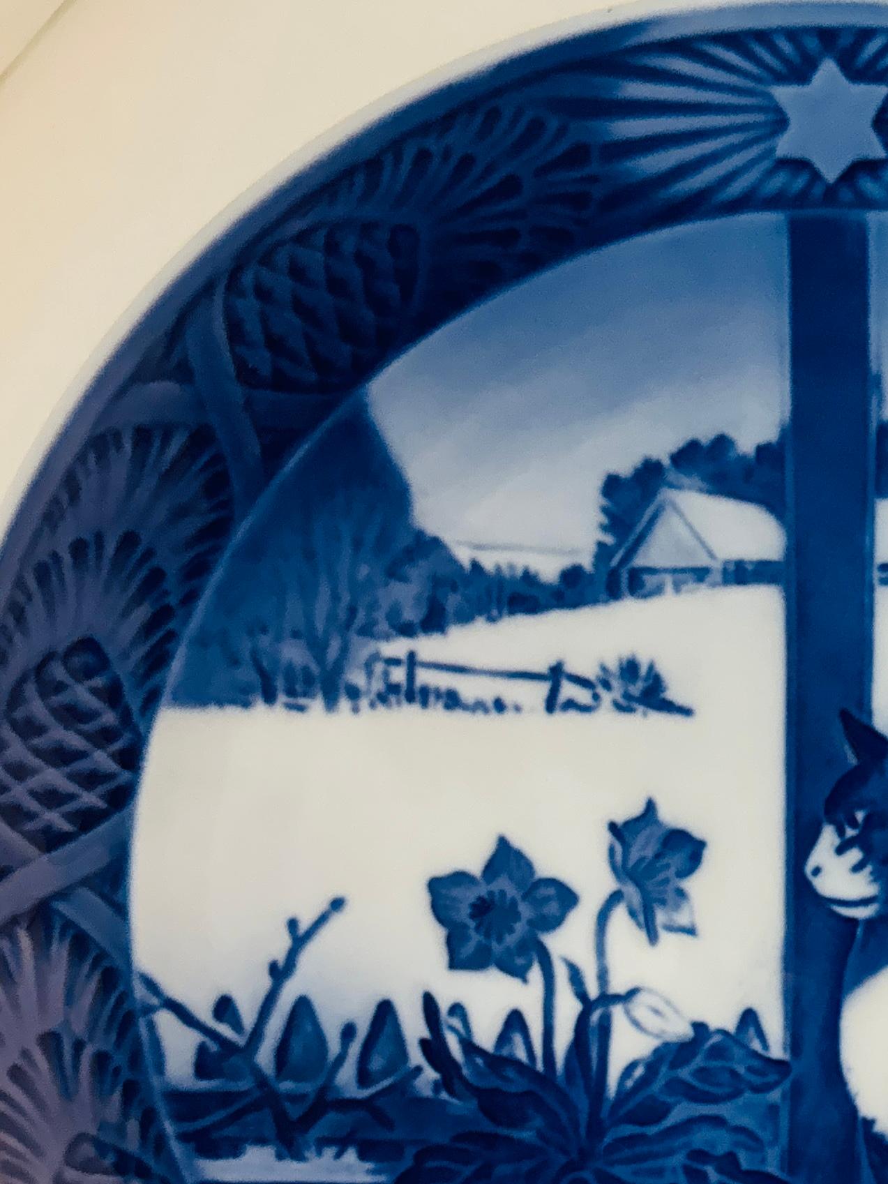 Late 20th Century 1970 Danish Royal Copenhagen Christmas Plate - Christmas Rose & Cat by Kaj Lange