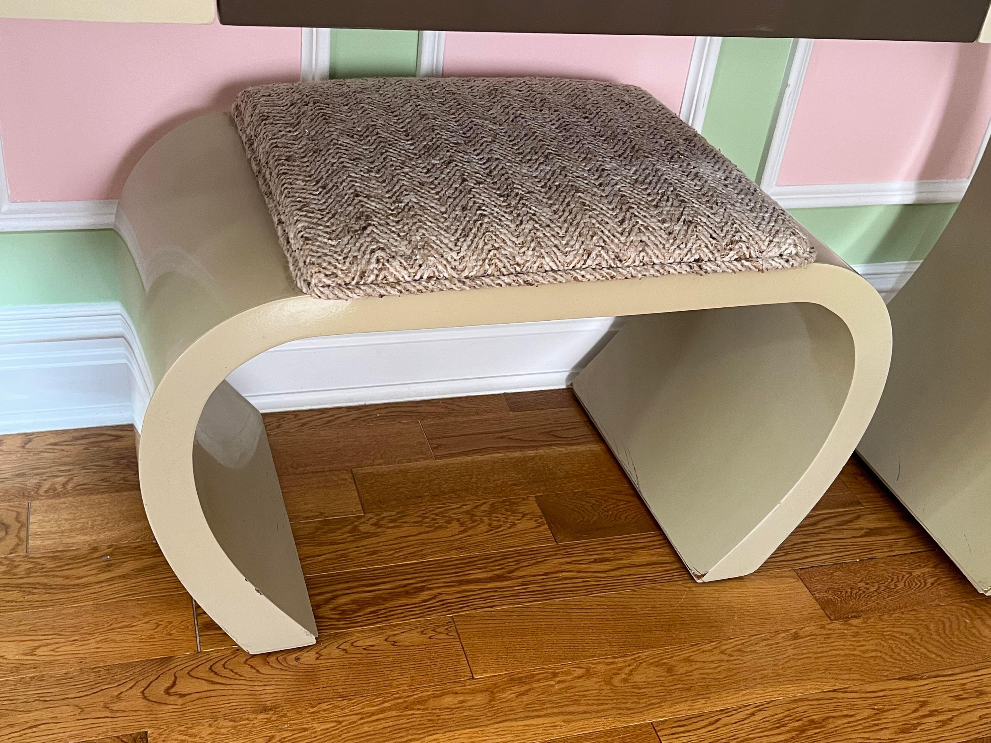 1970 Earth Green Vanity Desk Set In Good Condition In Staten Island, NY