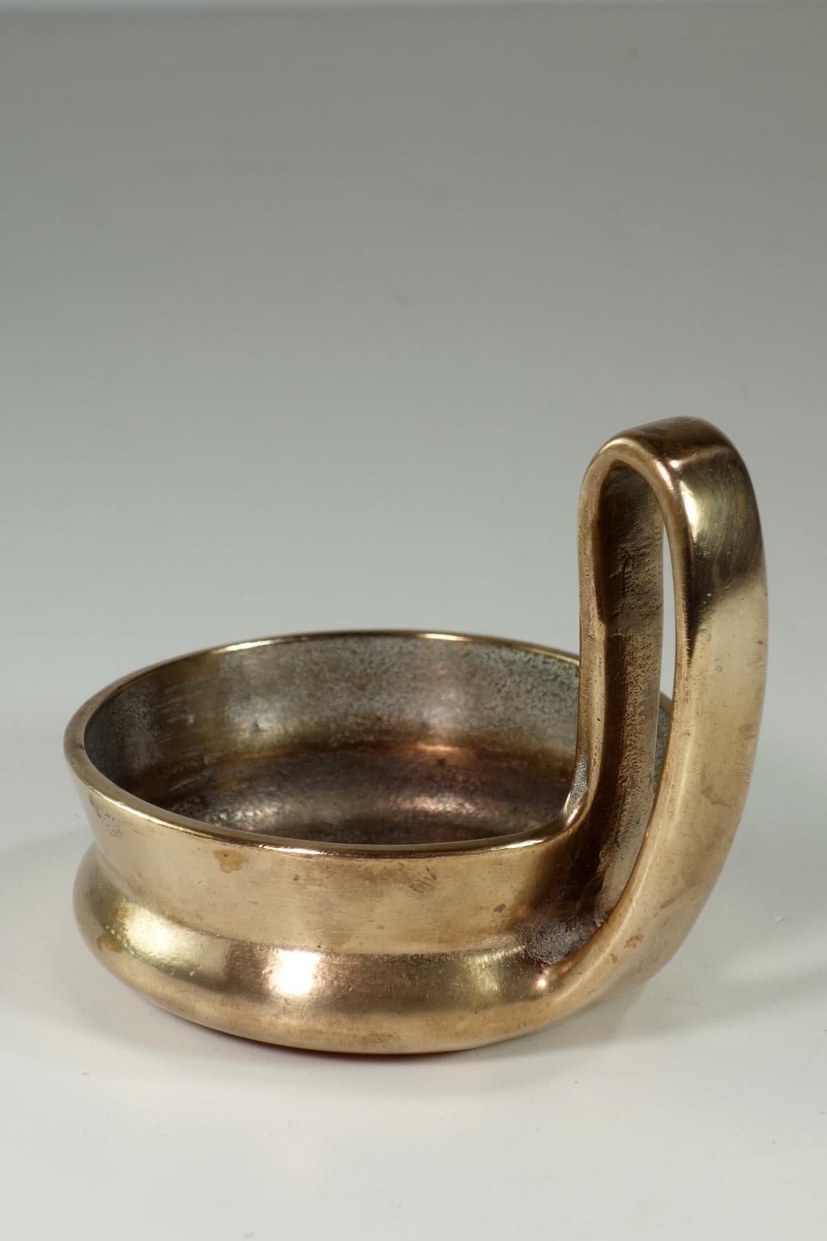 Bronze Bol sculpté moderne italien Esa Fedrigolli en bronze, 1970 en vente