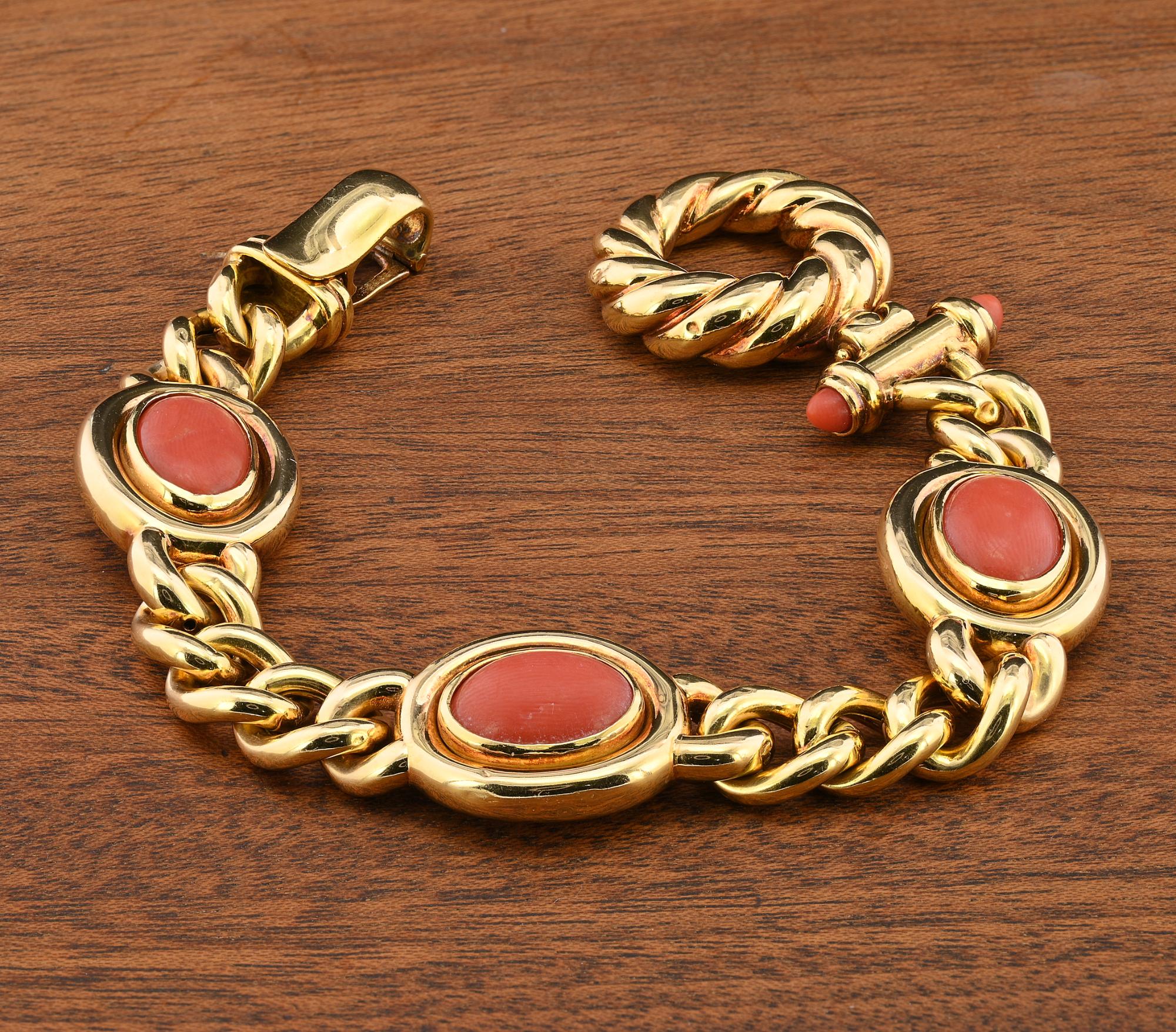 1970 Fancy Curb Link Red Coral Bracelet 18 KT In Good Condition In Napoli, IT