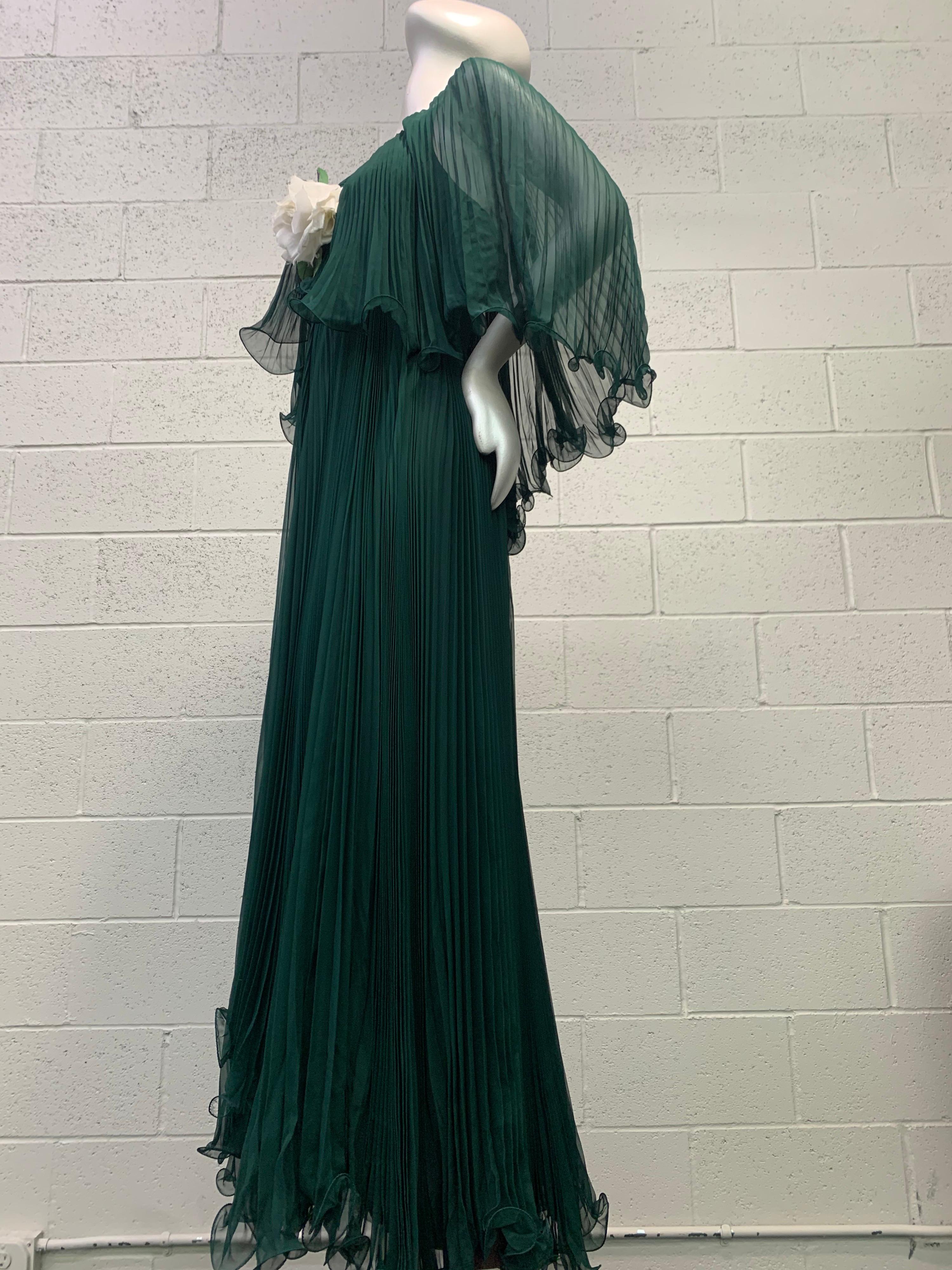 Robe dos nu plissée accordéon en mousseline de soie vert forêt avec ourlet pull complet, 1970 en vente 2