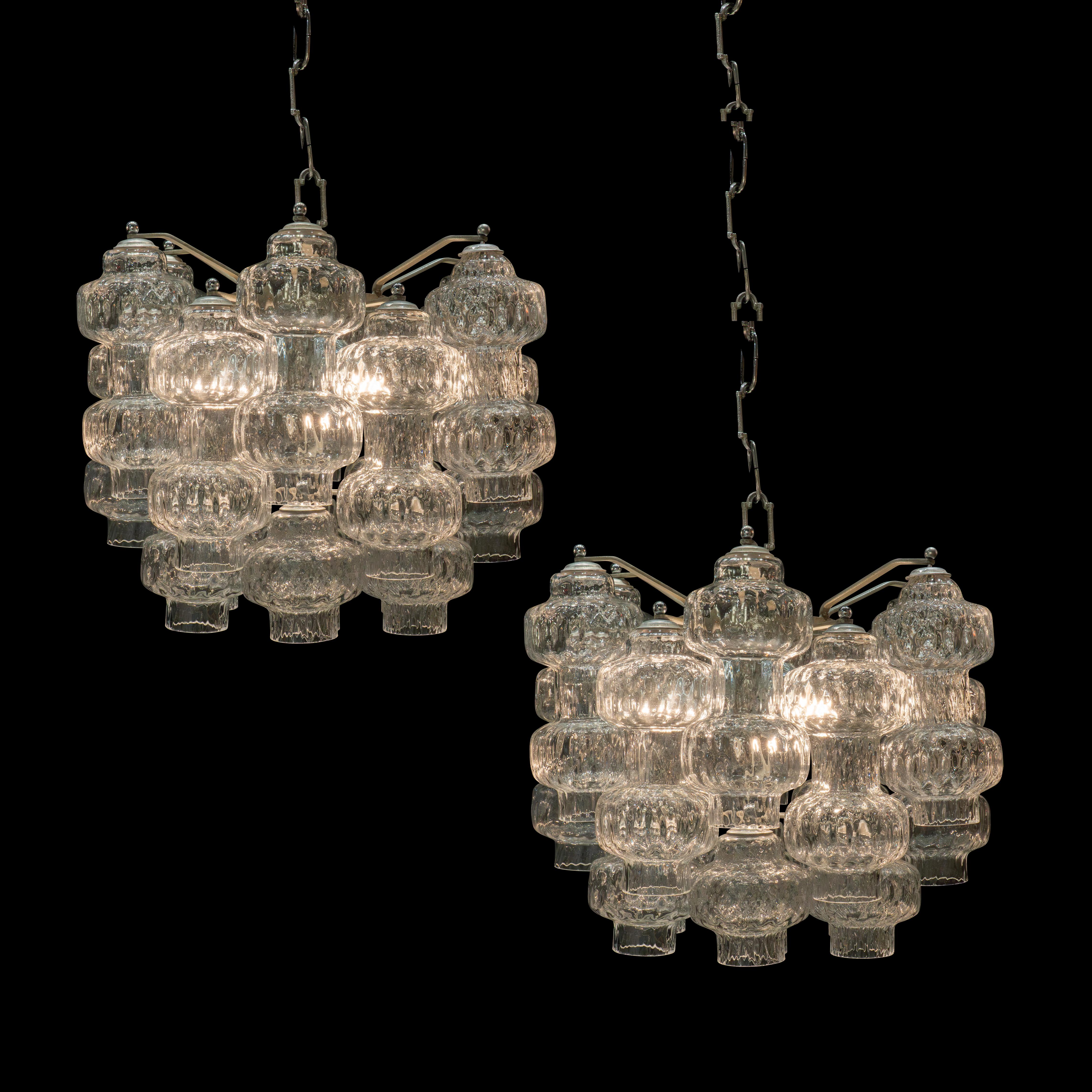 Four Murano glass and chrome chandeliers from the 70s.

Height 85cm - 33,47 po
Height without chain 35 cm - 13,78 po
Width 40cm - 15,75 po