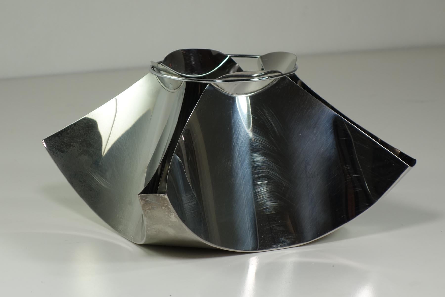 1970 Gian Casè Robots Modernistas Italianos Sersign Centro de mesa Jarrón de acero en venta